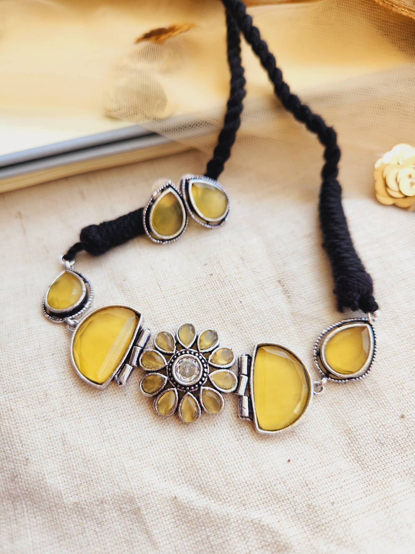 Moh stone choker
