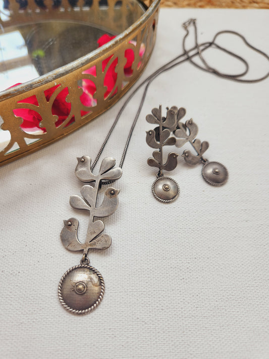 Kalgi Antique silver lookalike  bird necklace