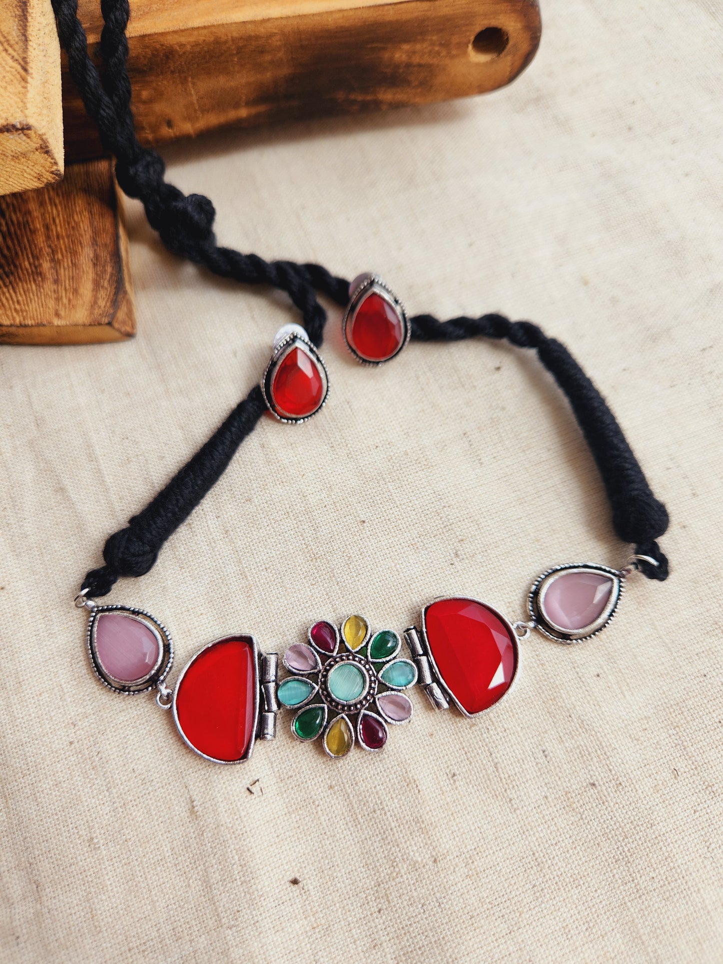 Moh stone choker