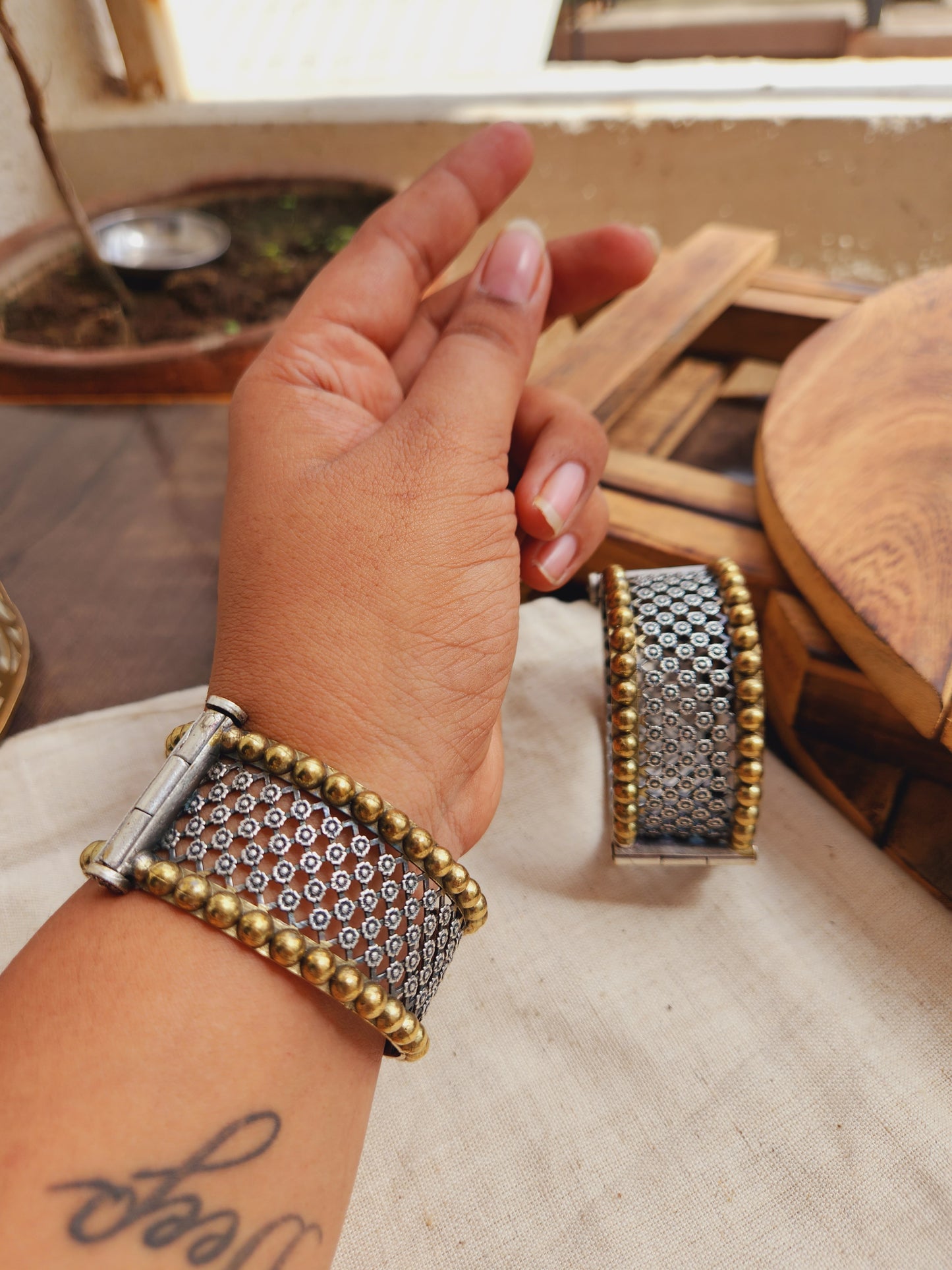 Myra Large size Dual tone jali kada