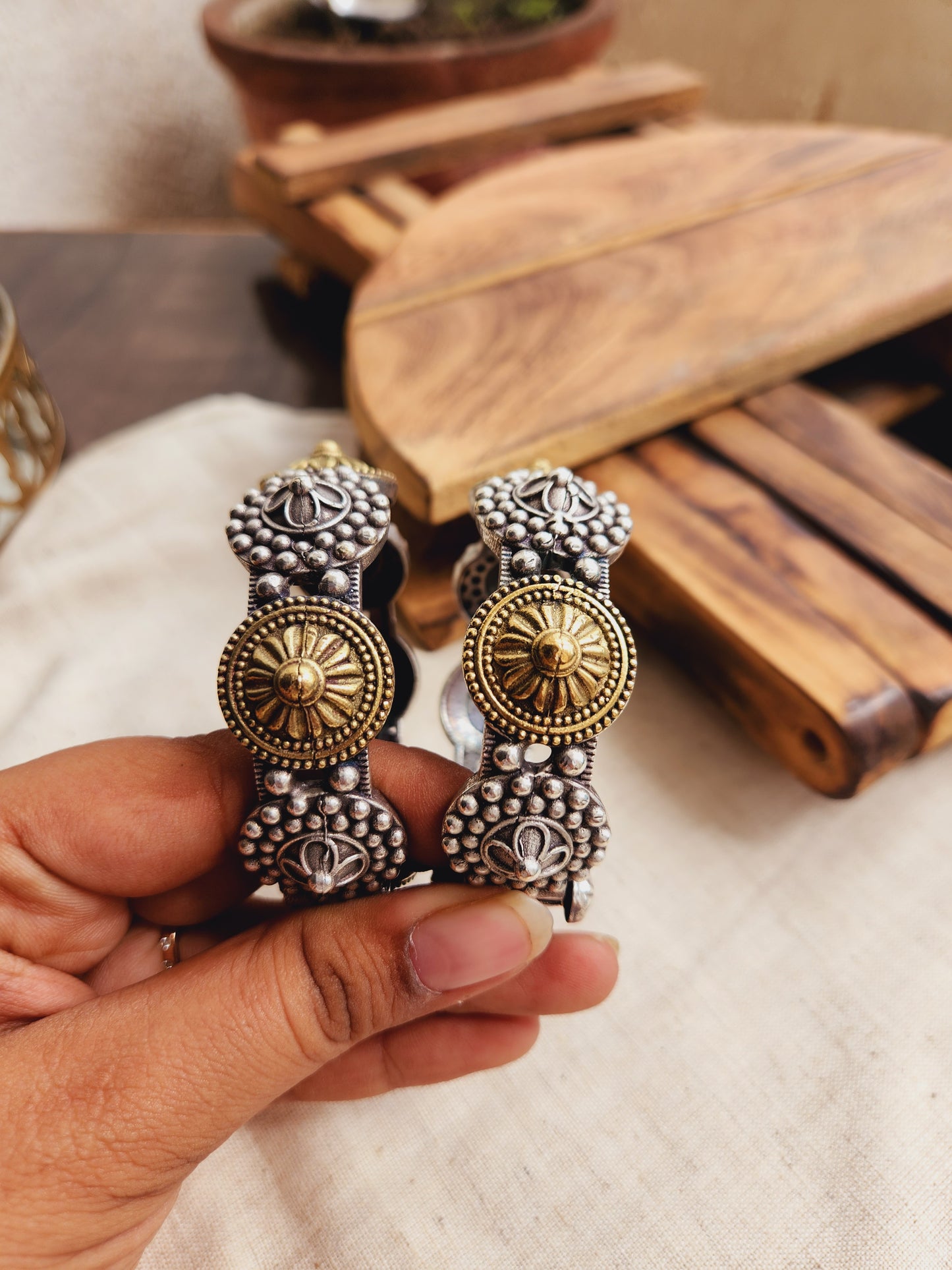 Rupali Large size Dual tone gumbaj kada