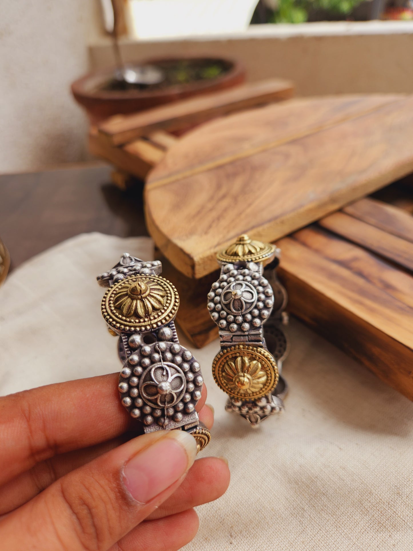 Rupali Large size Dual tone gumbaj kada