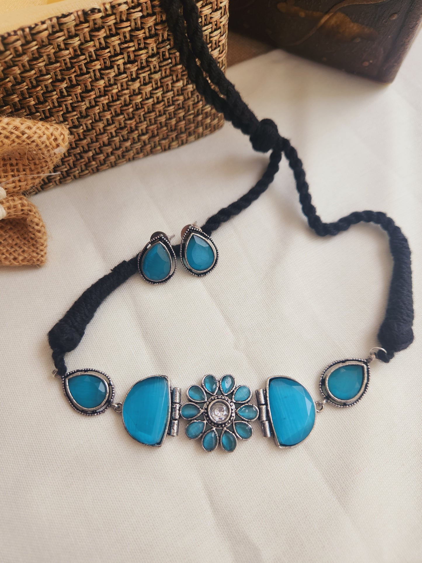 Moh stone choker