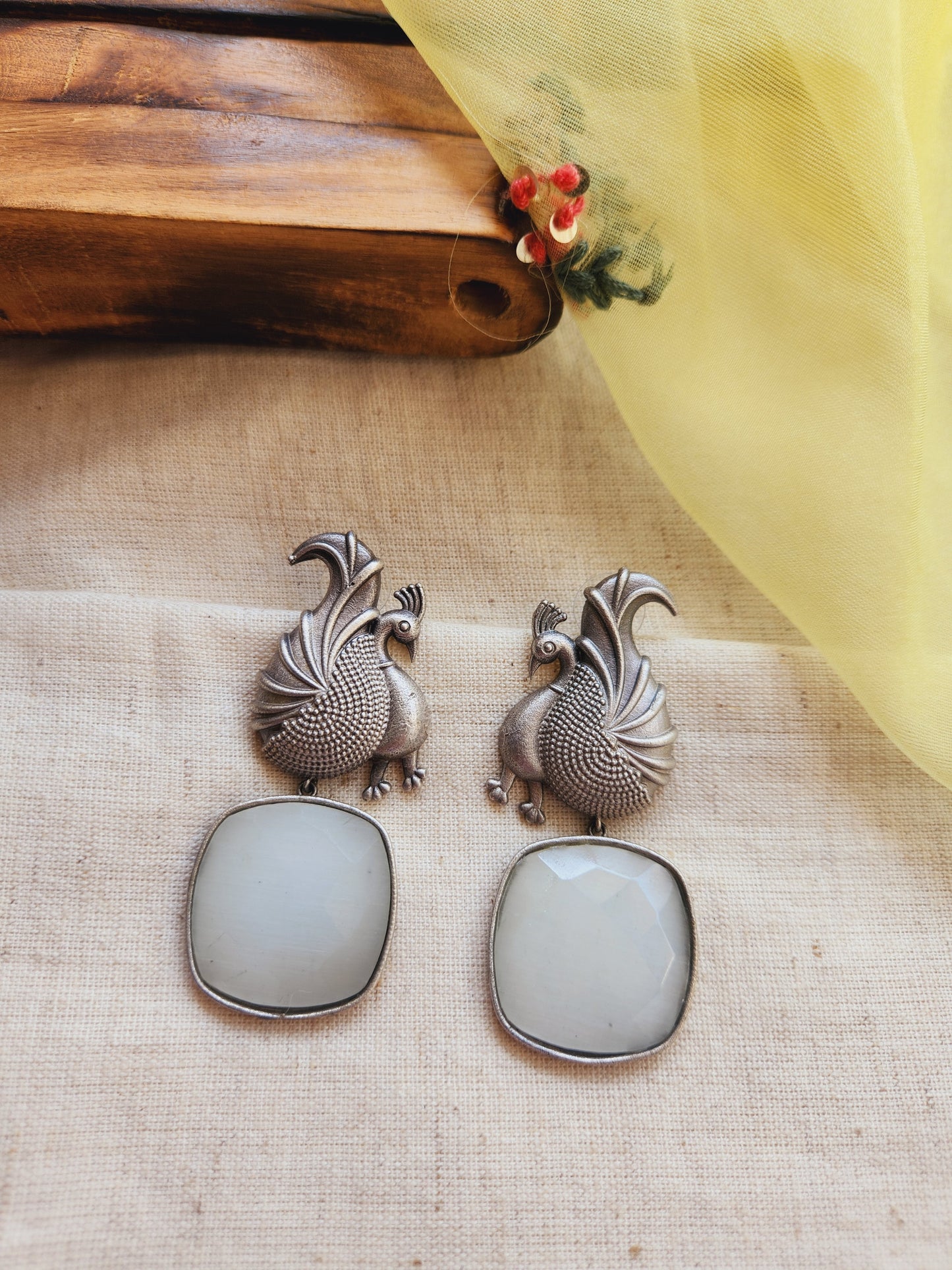 Moh peacock danglers