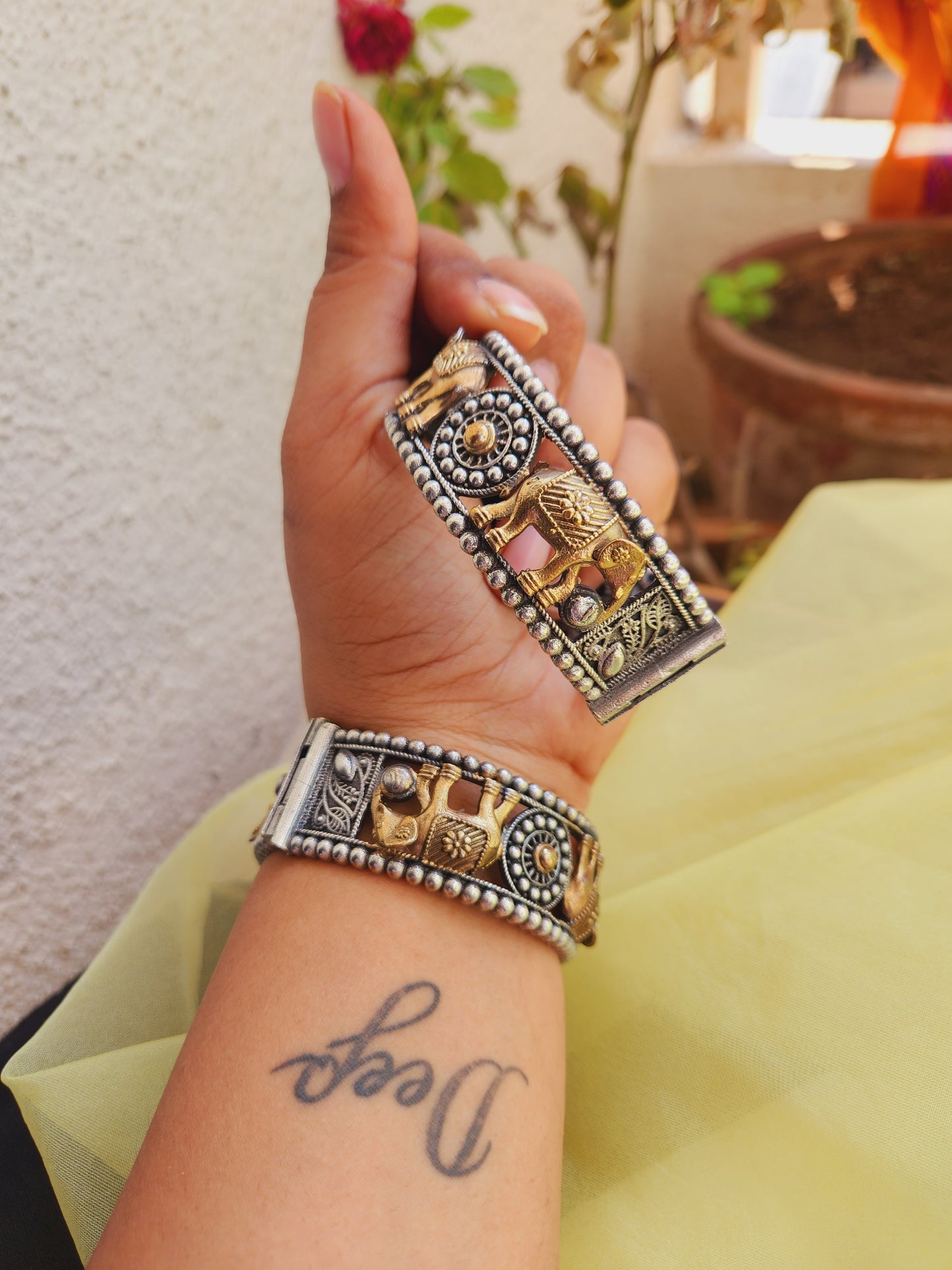 Rajvi Large size Dual tone elephant kada