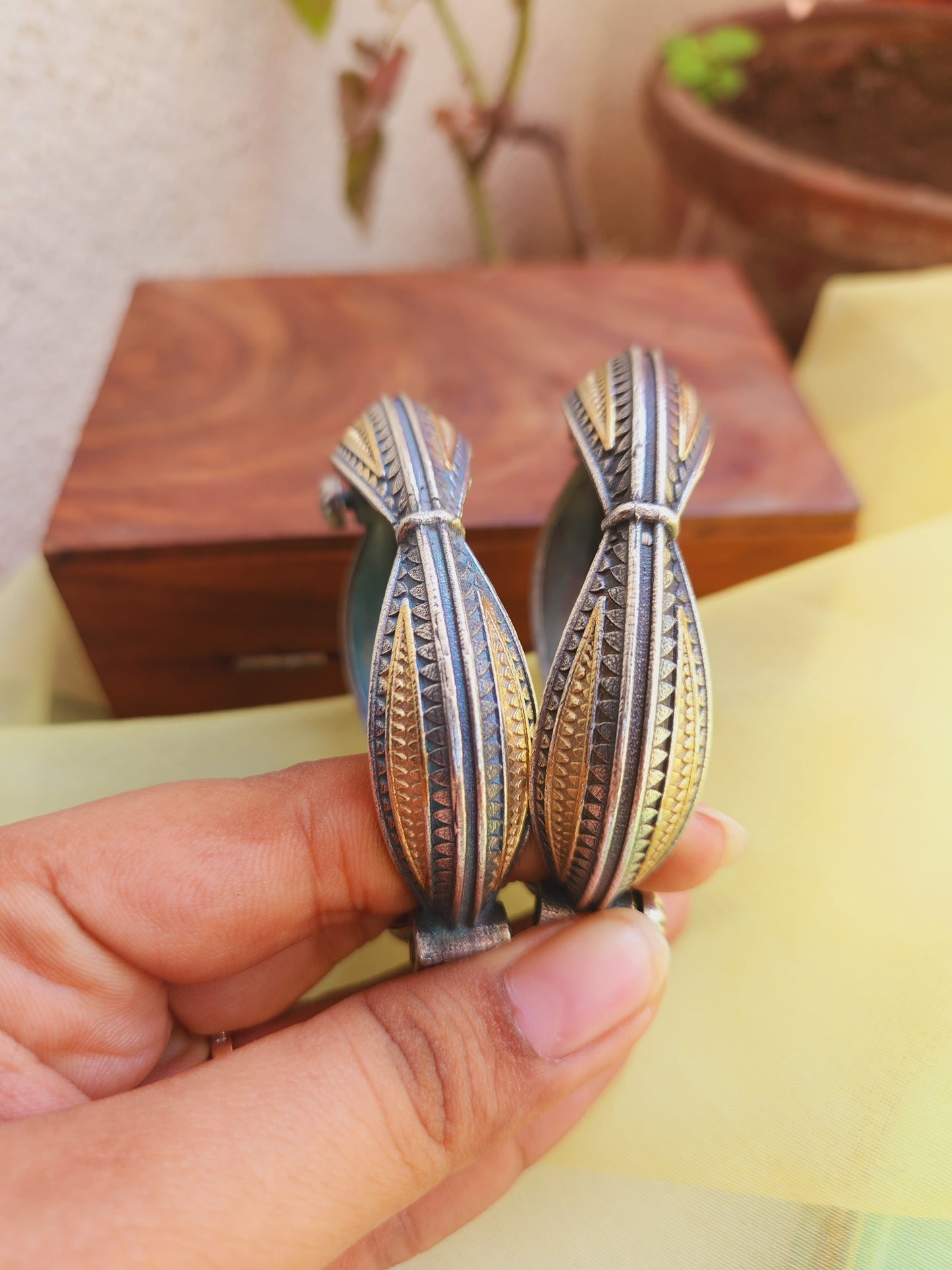 Large size dual tone fusion square kada