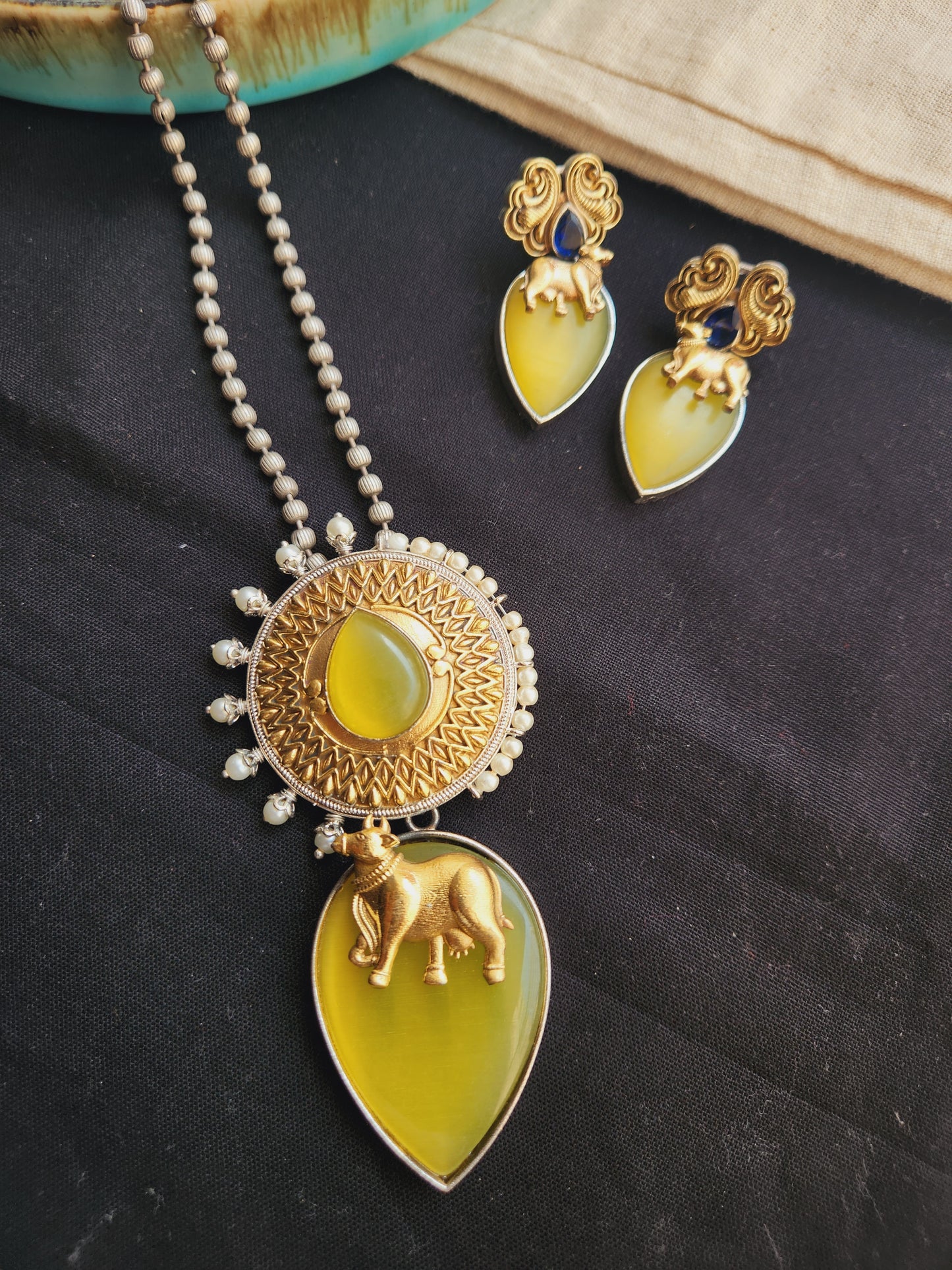 Shanaya Dual tone nandi necklace