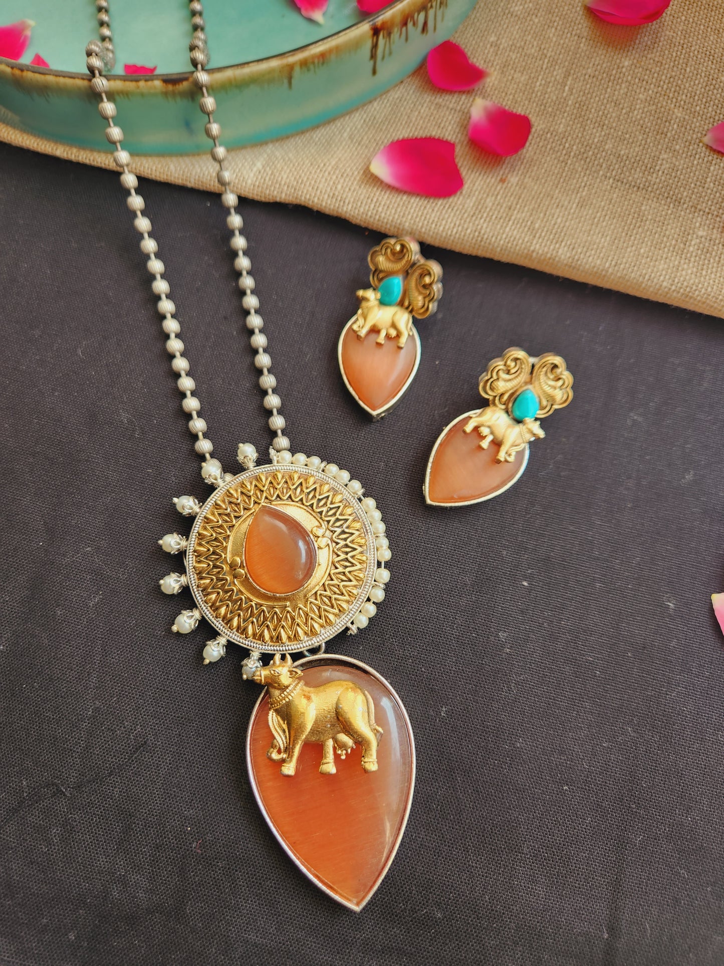 Shanaya Dual tone nandi necklace