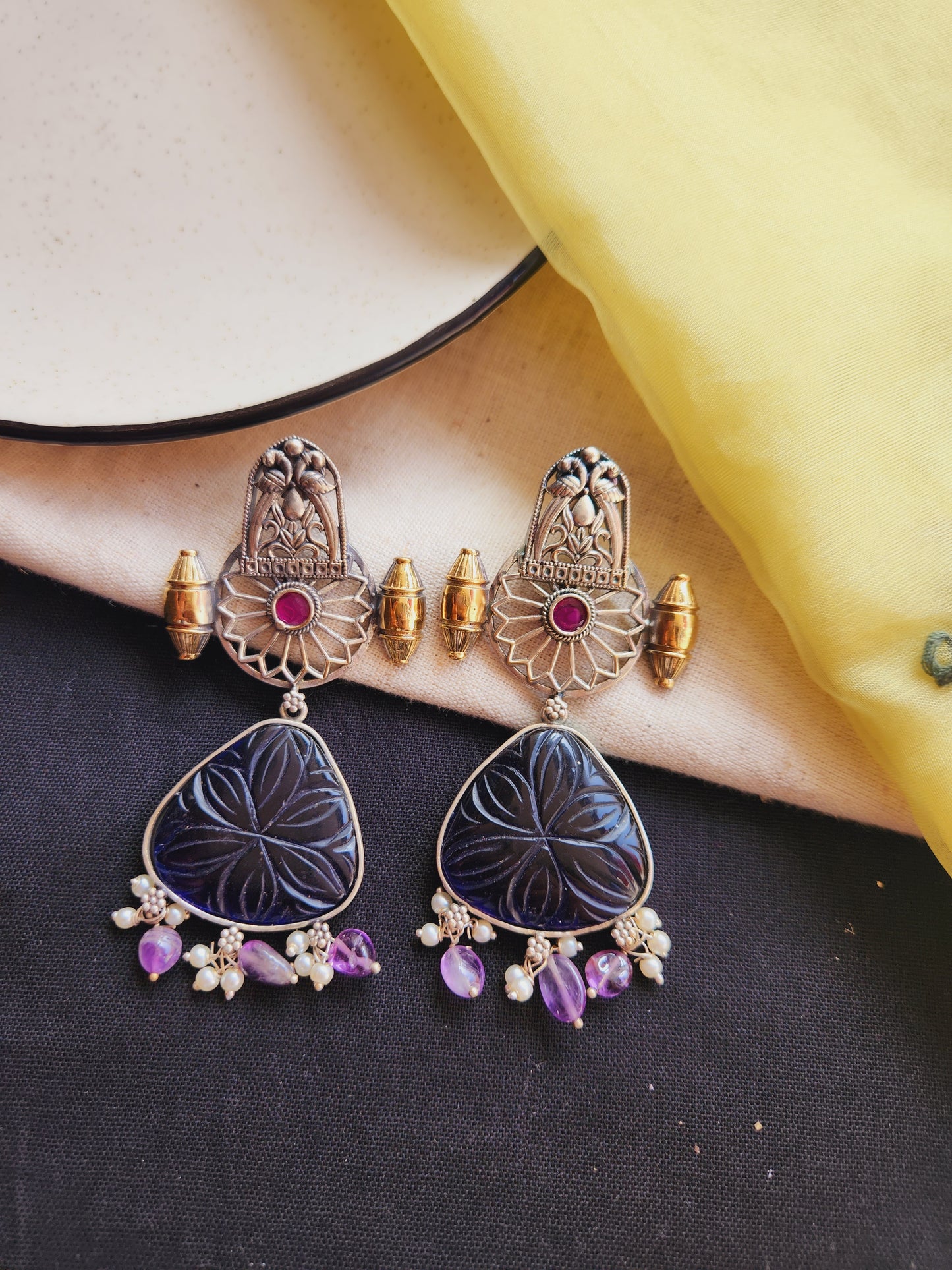 Fusion glass danglers