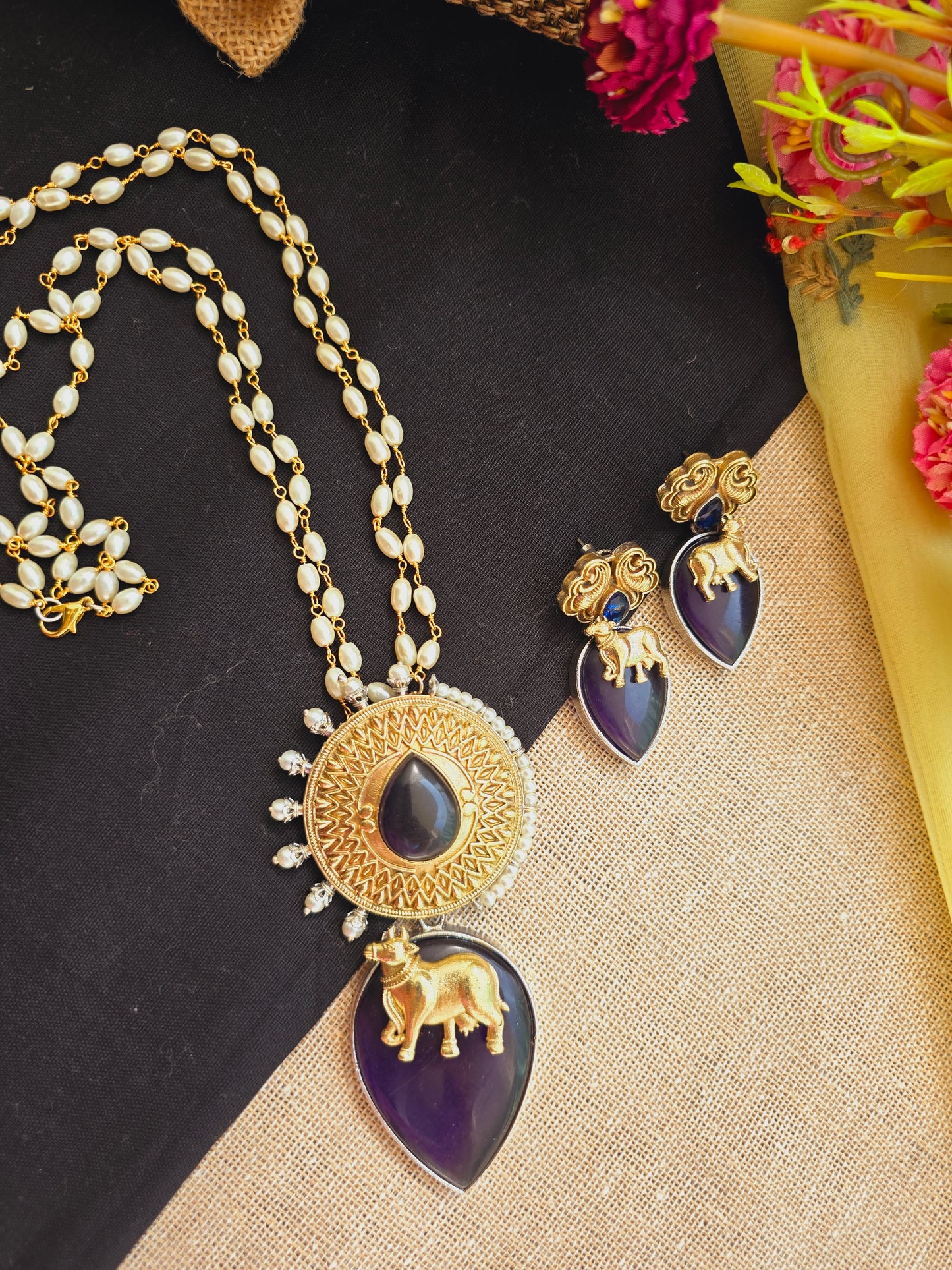 Shanaya Dual tone nandi necklace