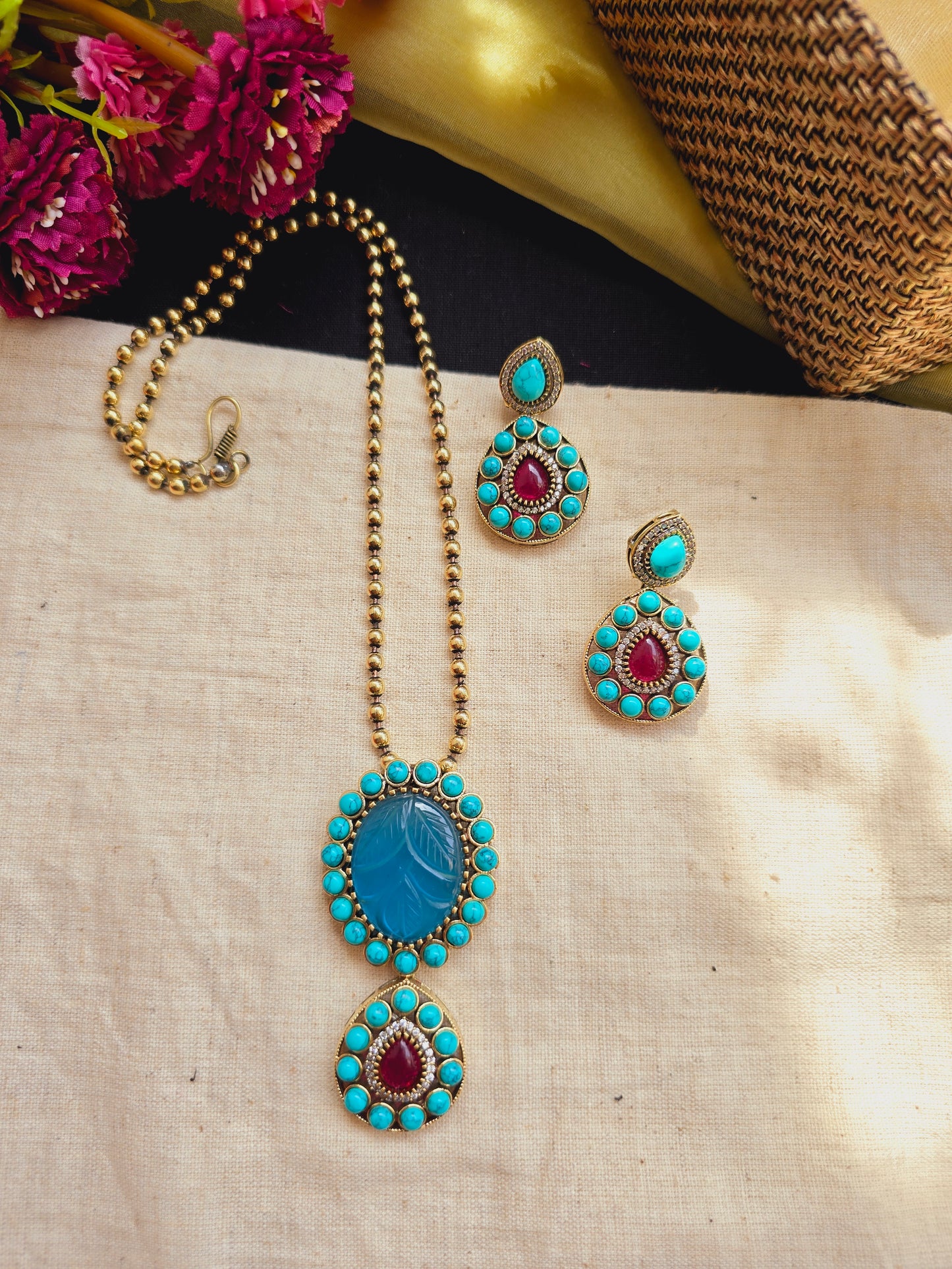 Victoria necklace set