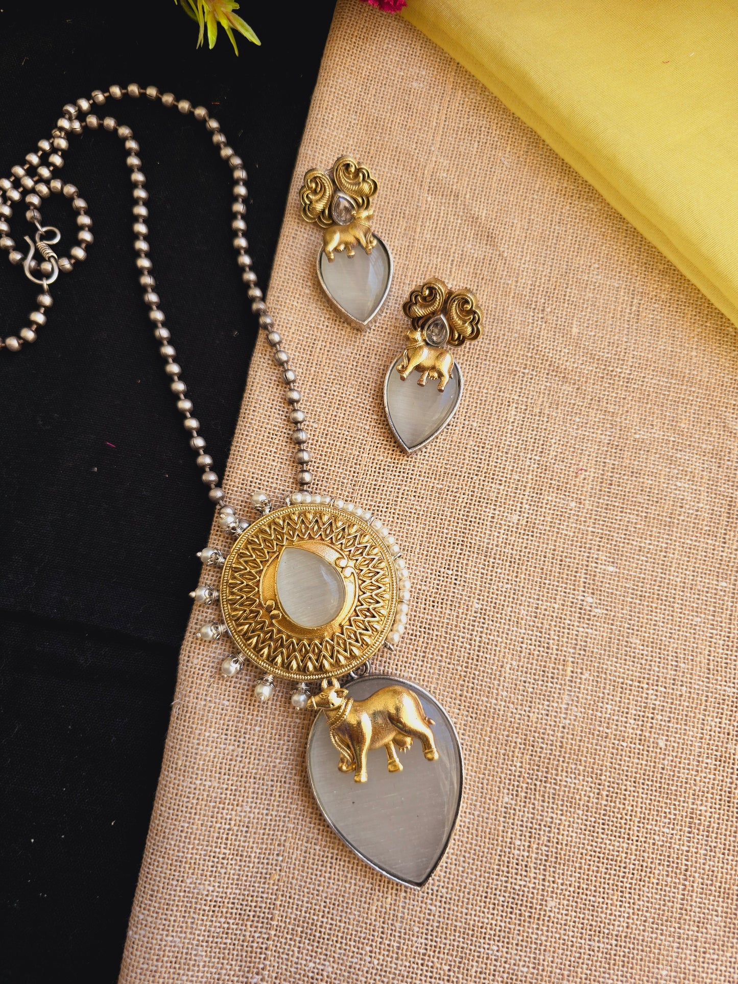 Shanaya Dual tone nandi necklace