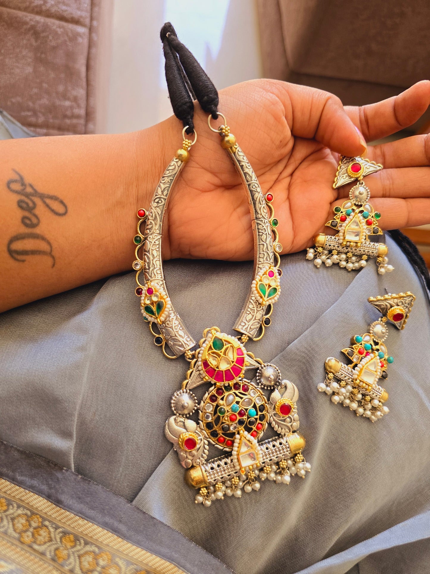 Navya Dual tone pachi kundan necklace