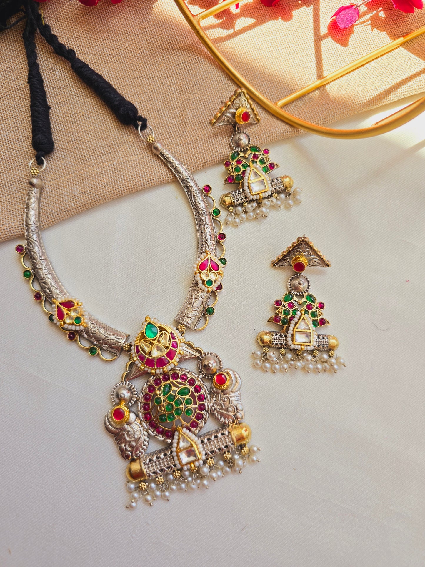 Navya Dual tone pachi kundan necklace