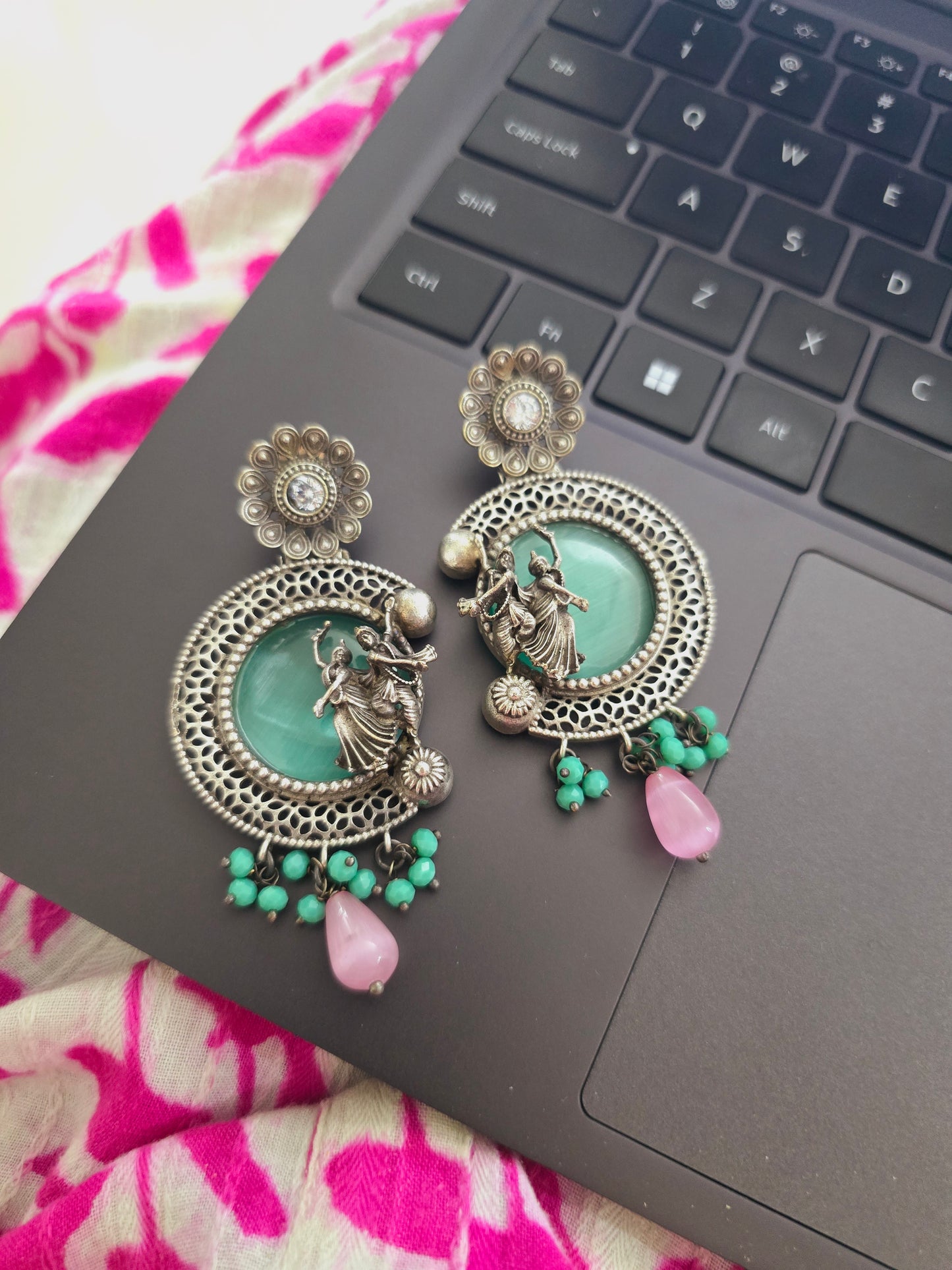 Moh radha krishna danglers