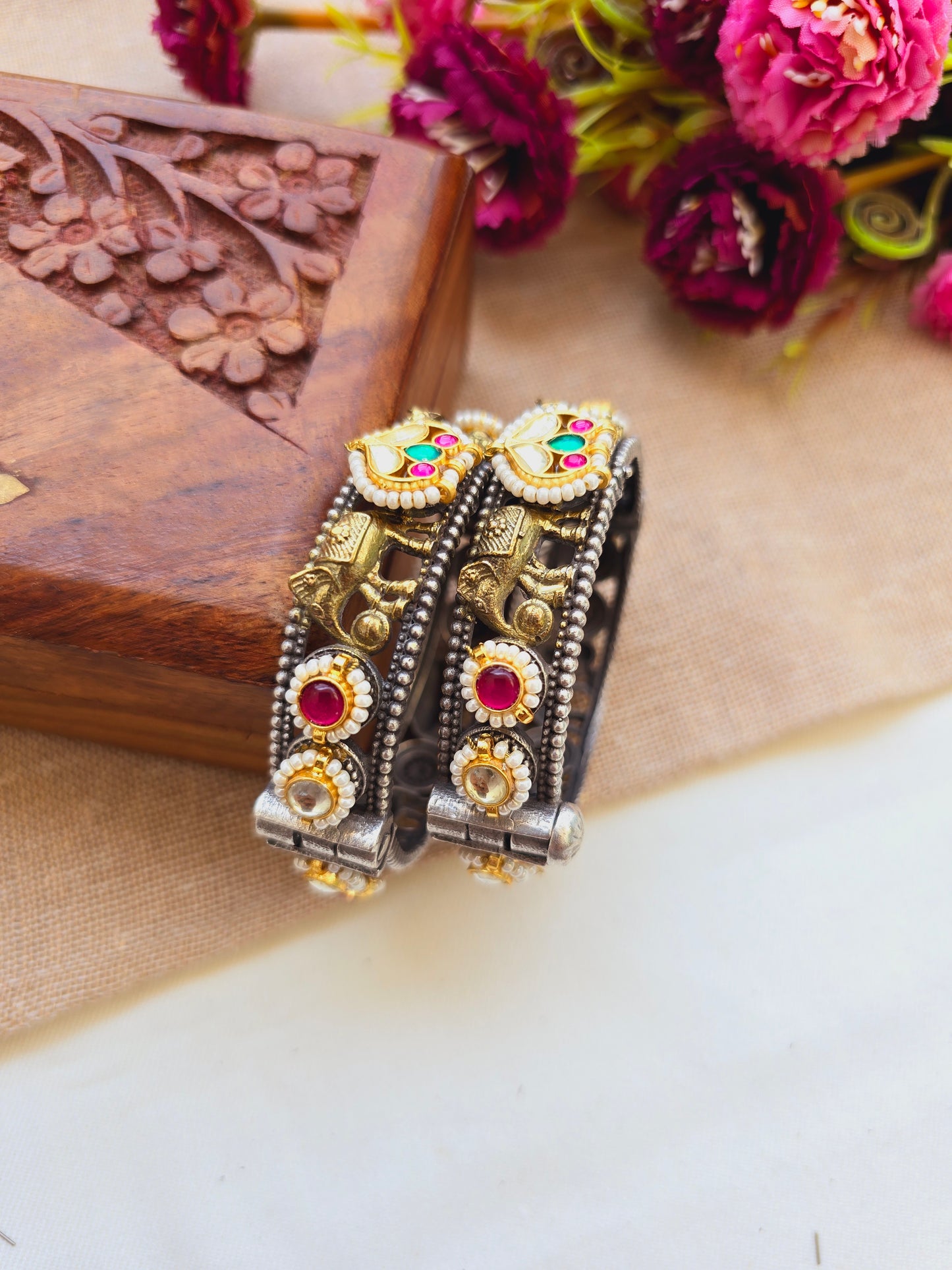 Aarti Large size Mini elephant pachi kundan kada