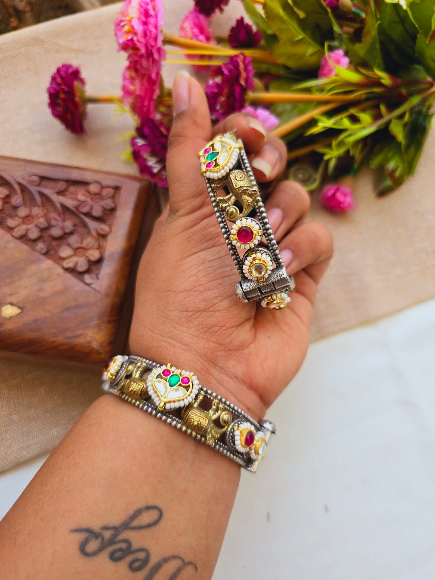 Aarti Large size Mini elephant pachi kundan kada