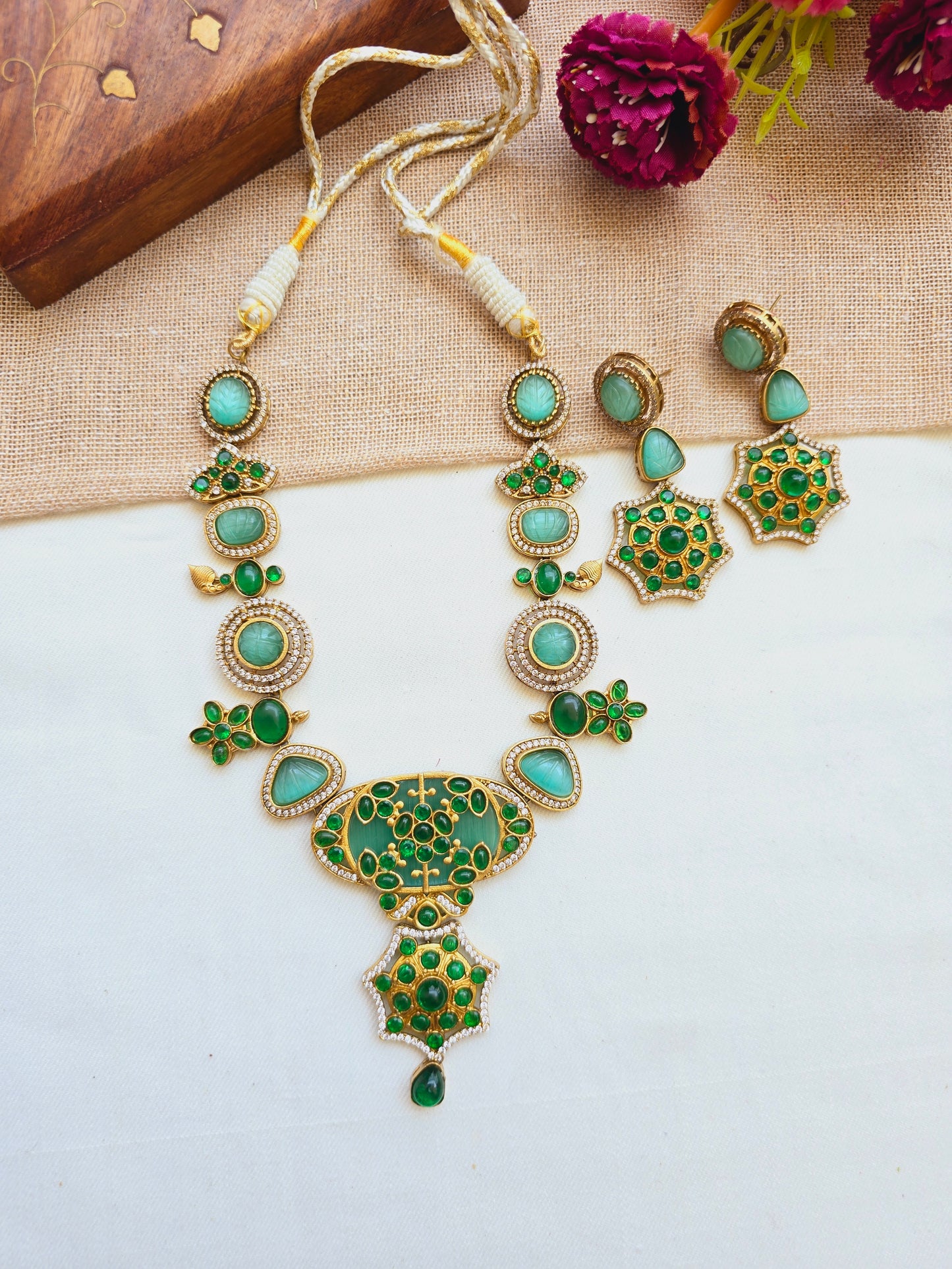 Manisha rajwadi choker