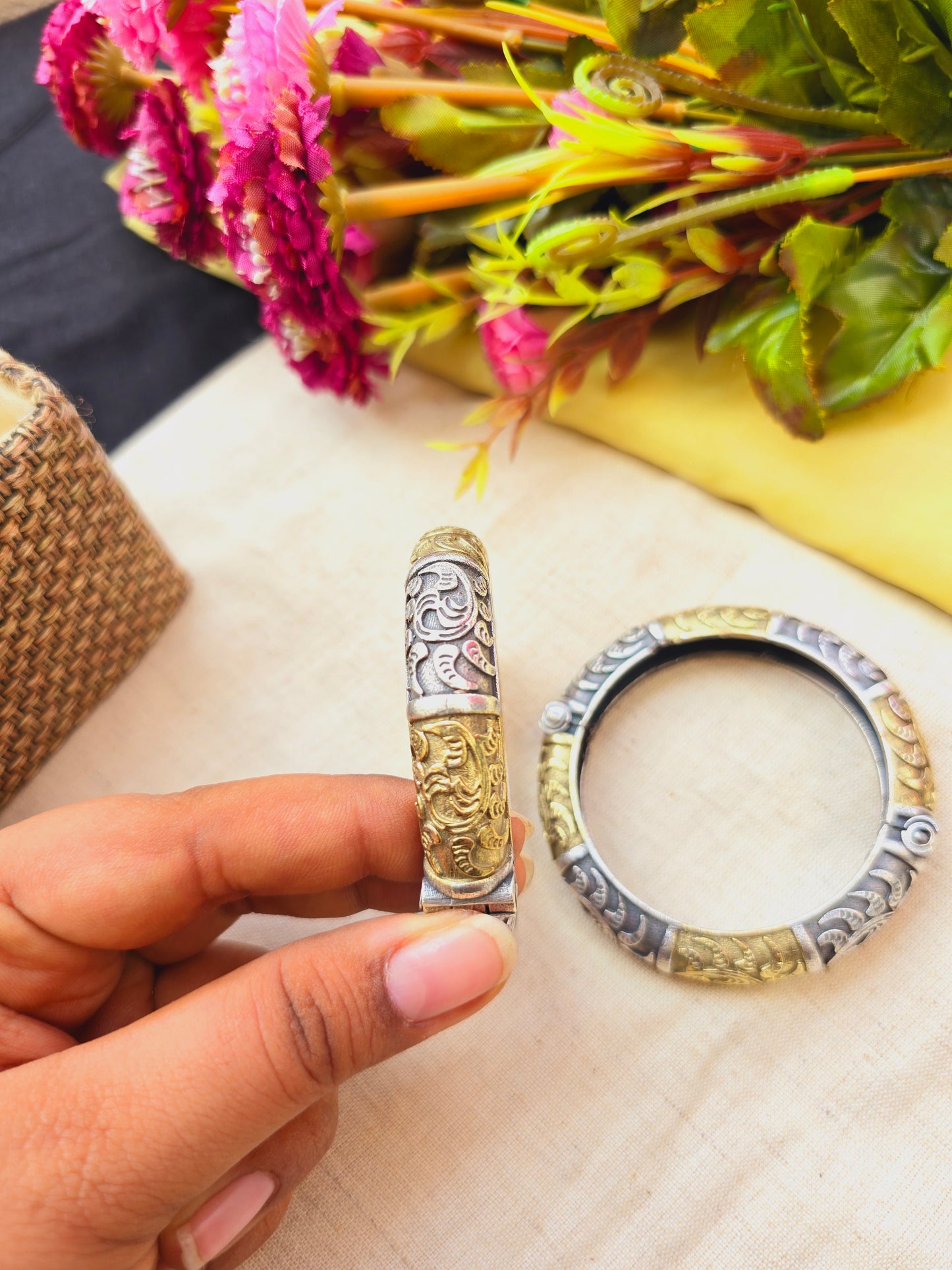 Large size Round dual tone kada