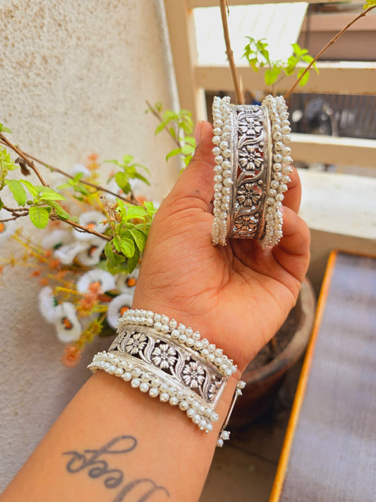 Lata Silver pearl handcuff