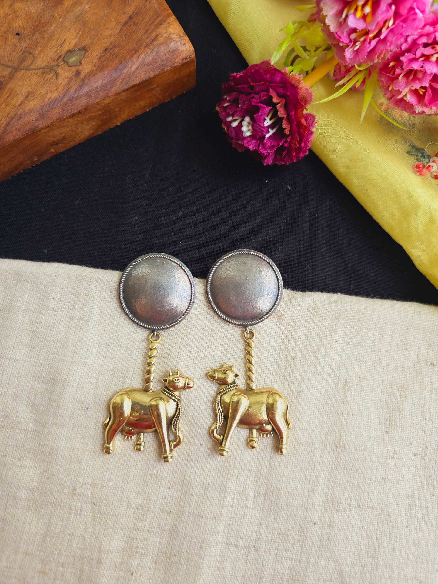 Dual tone nandi danglers