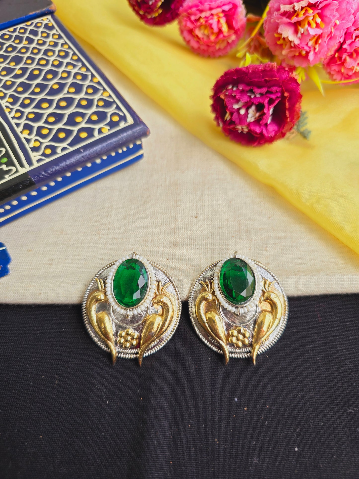 Dual tone parrot studs