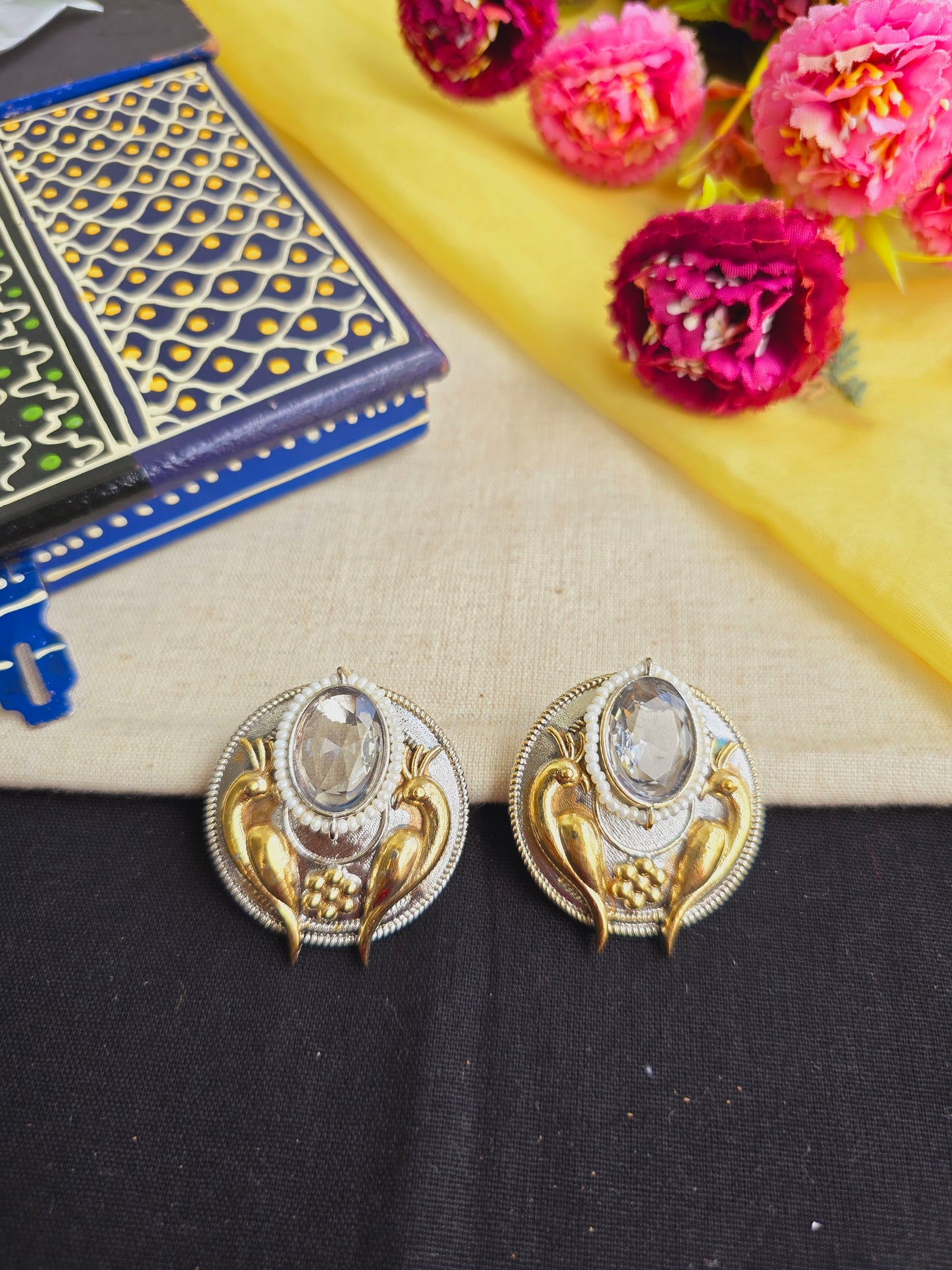 Dual tone parrot studs