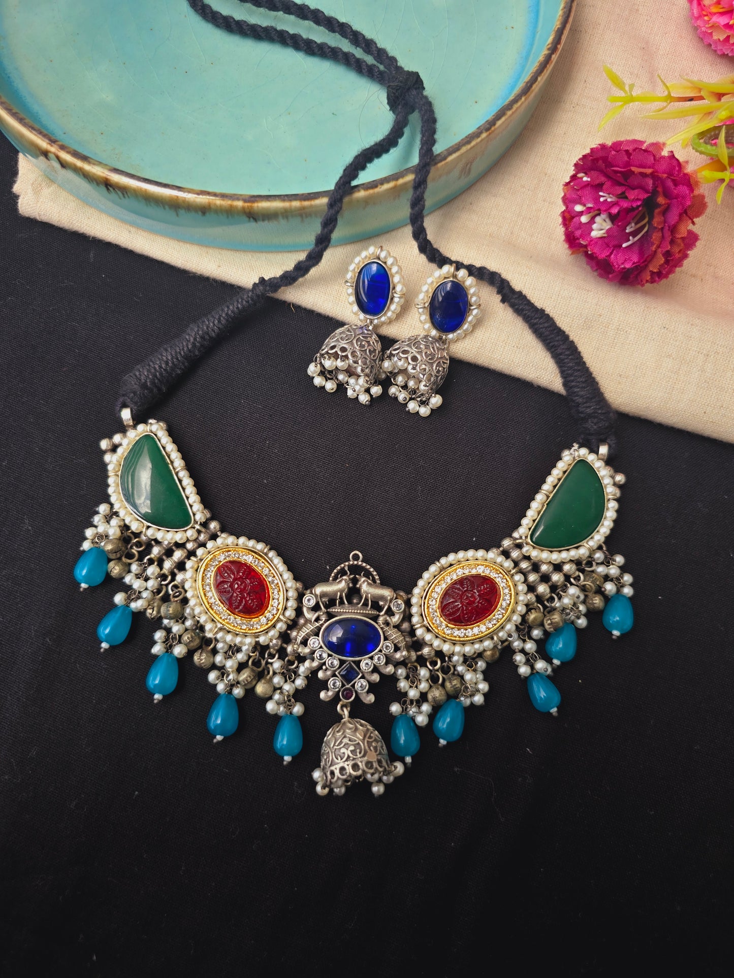 Moh elephant pendant choker