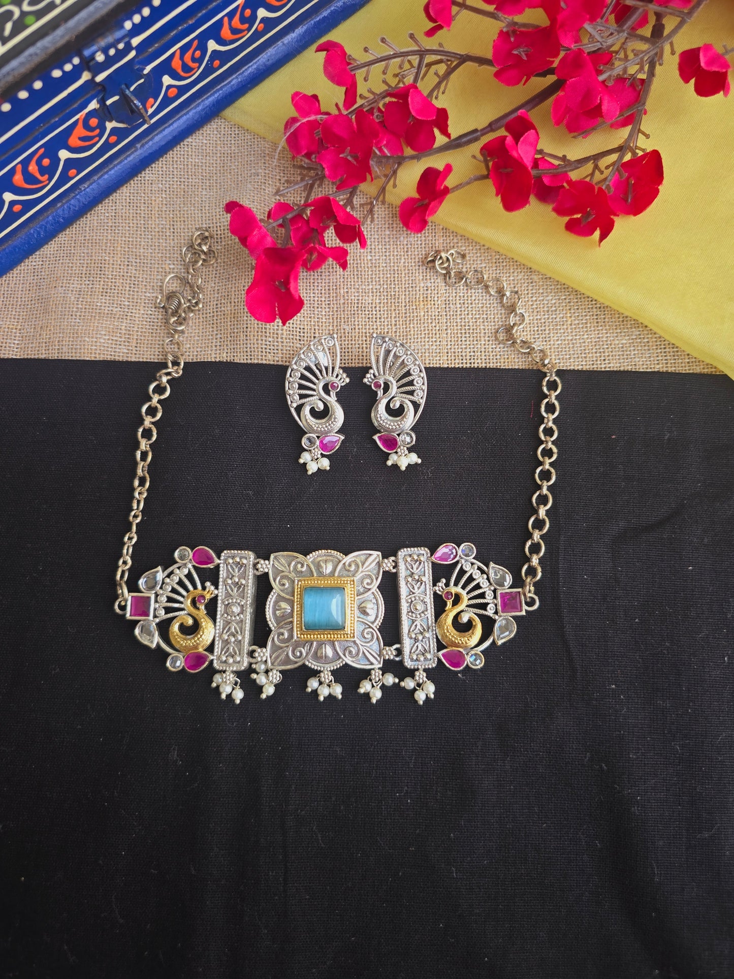 Dual tone square stone choker