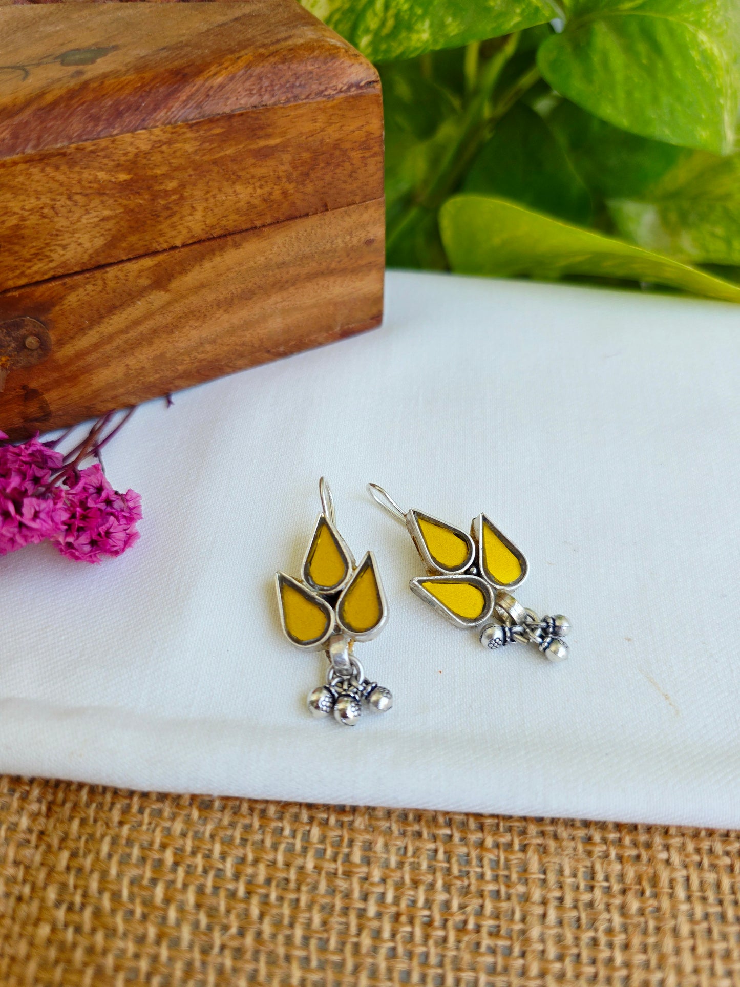 Tri petal glass hooks