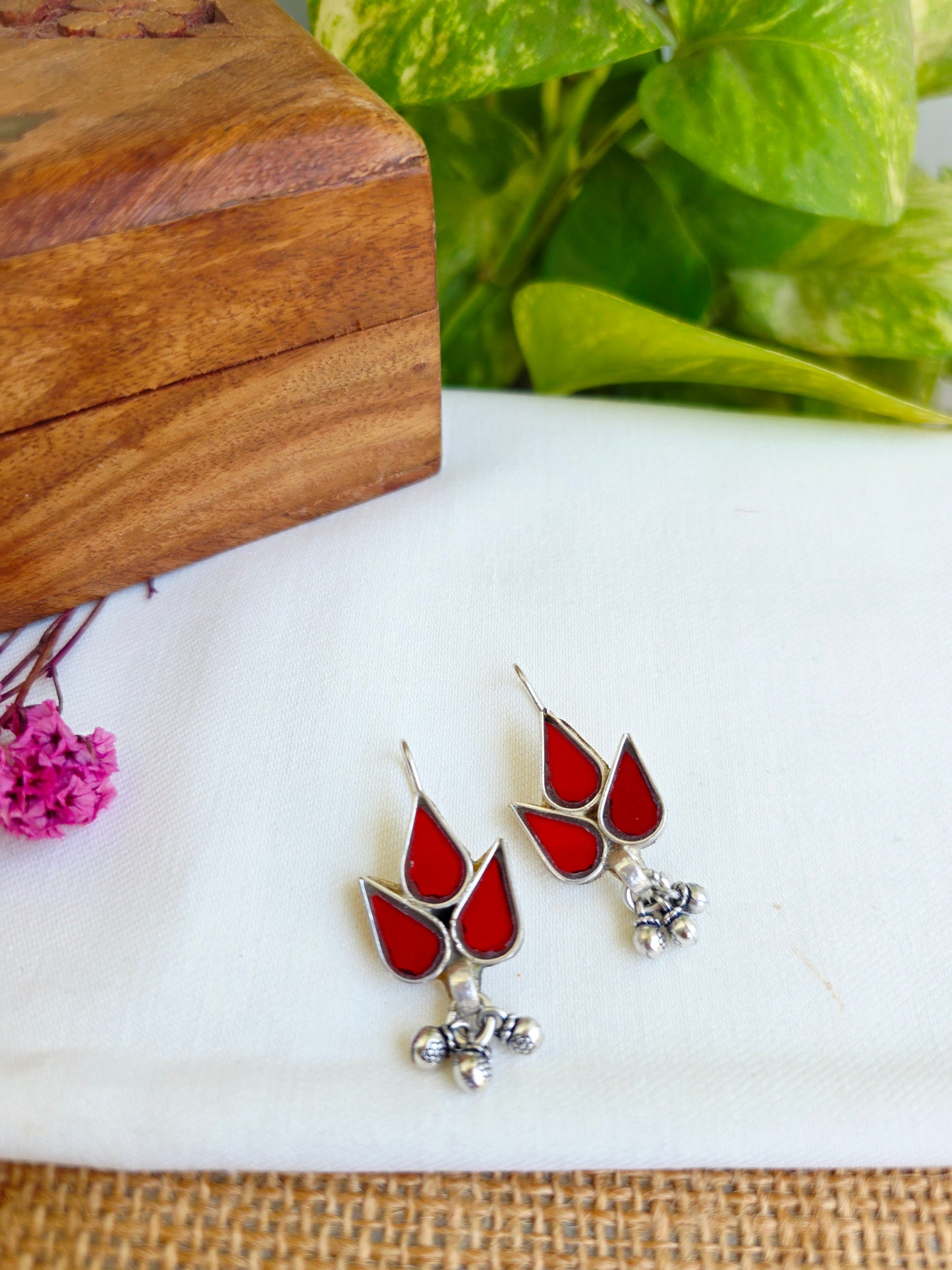 Tri petal glass hooks