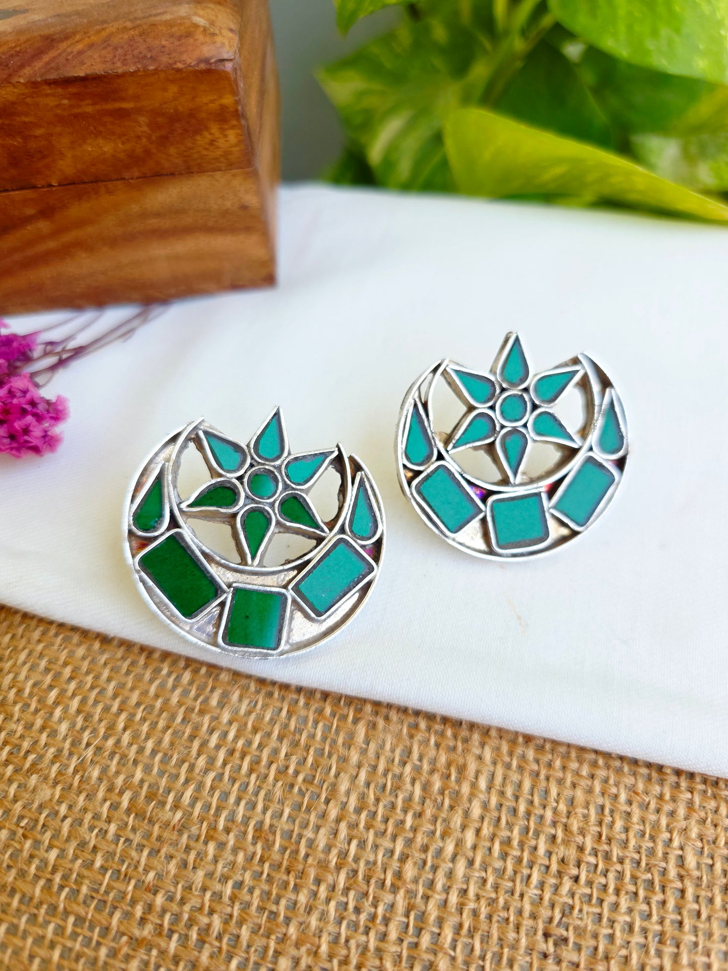 Chand glass studs