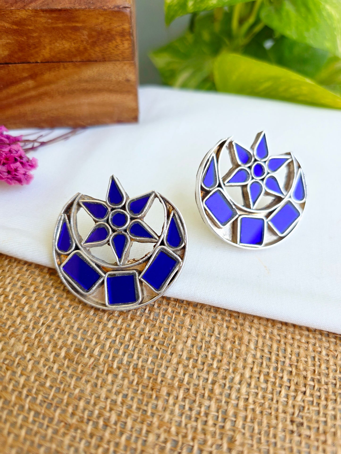 Chand glass studs