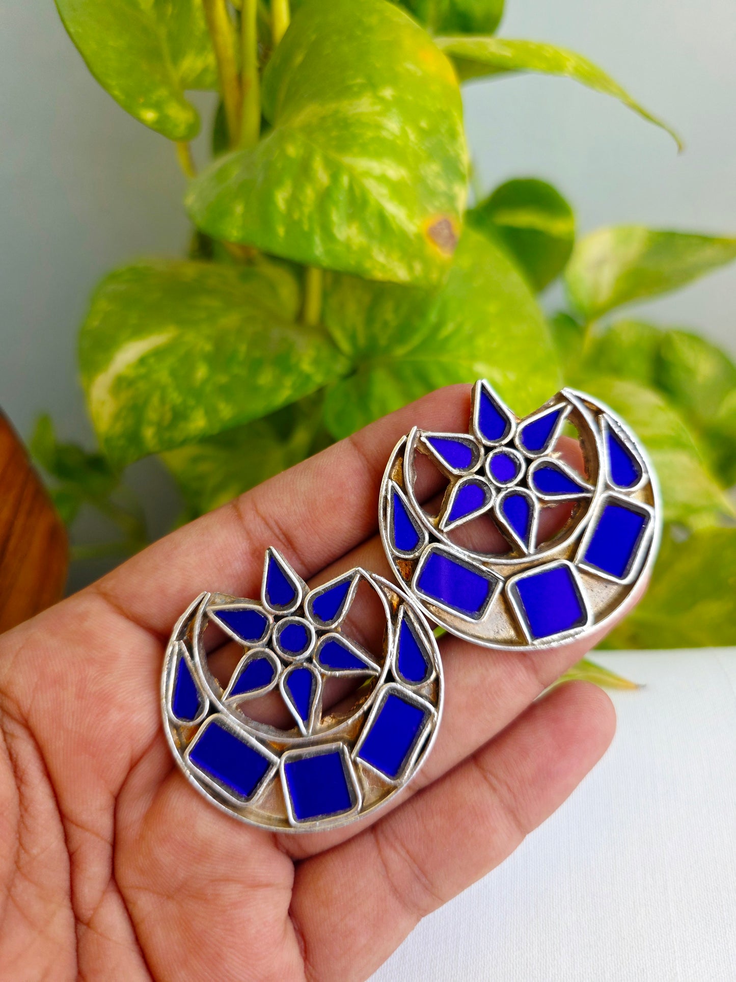 Chand glass studs