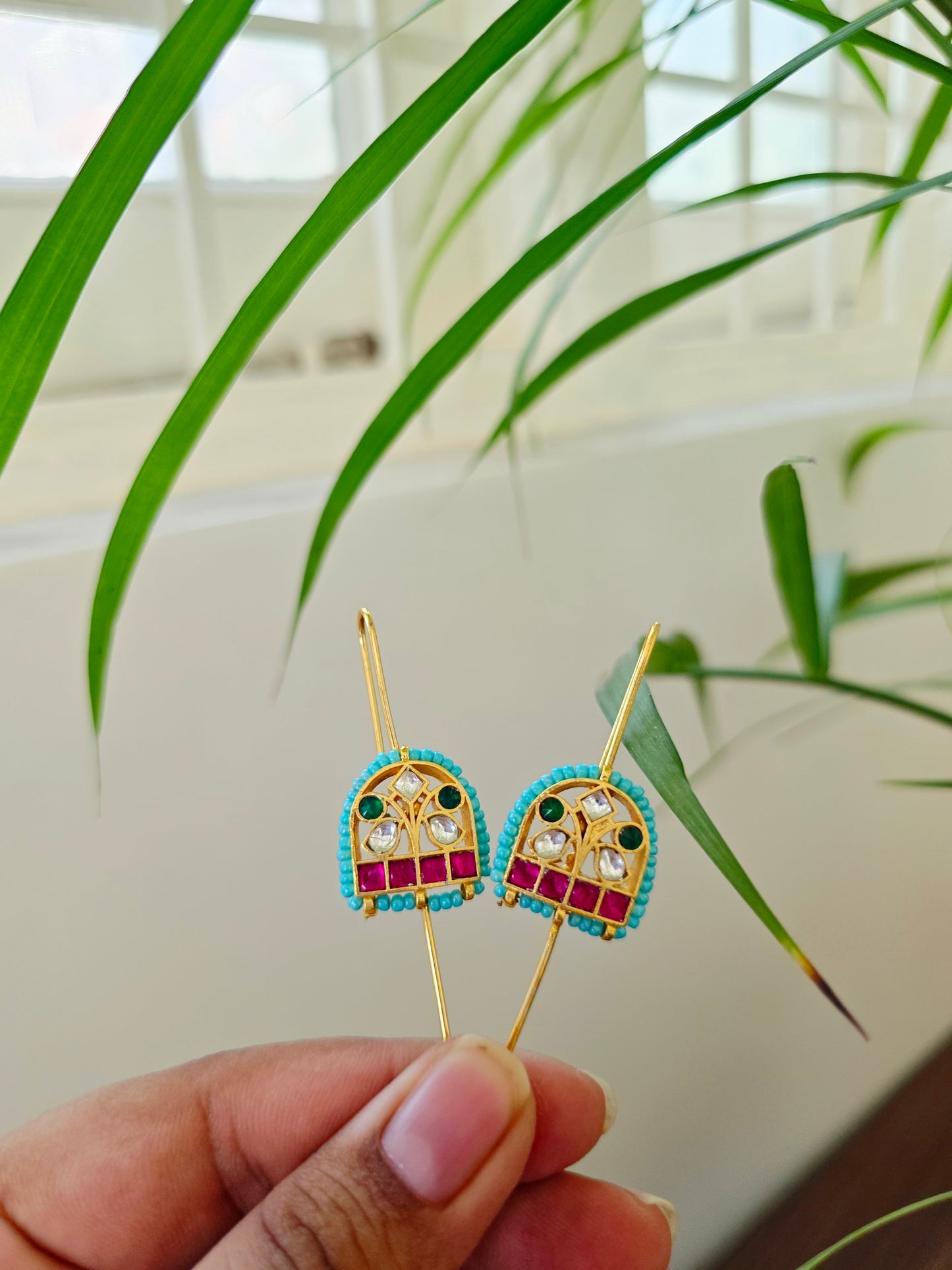 Mahal needle earcuff