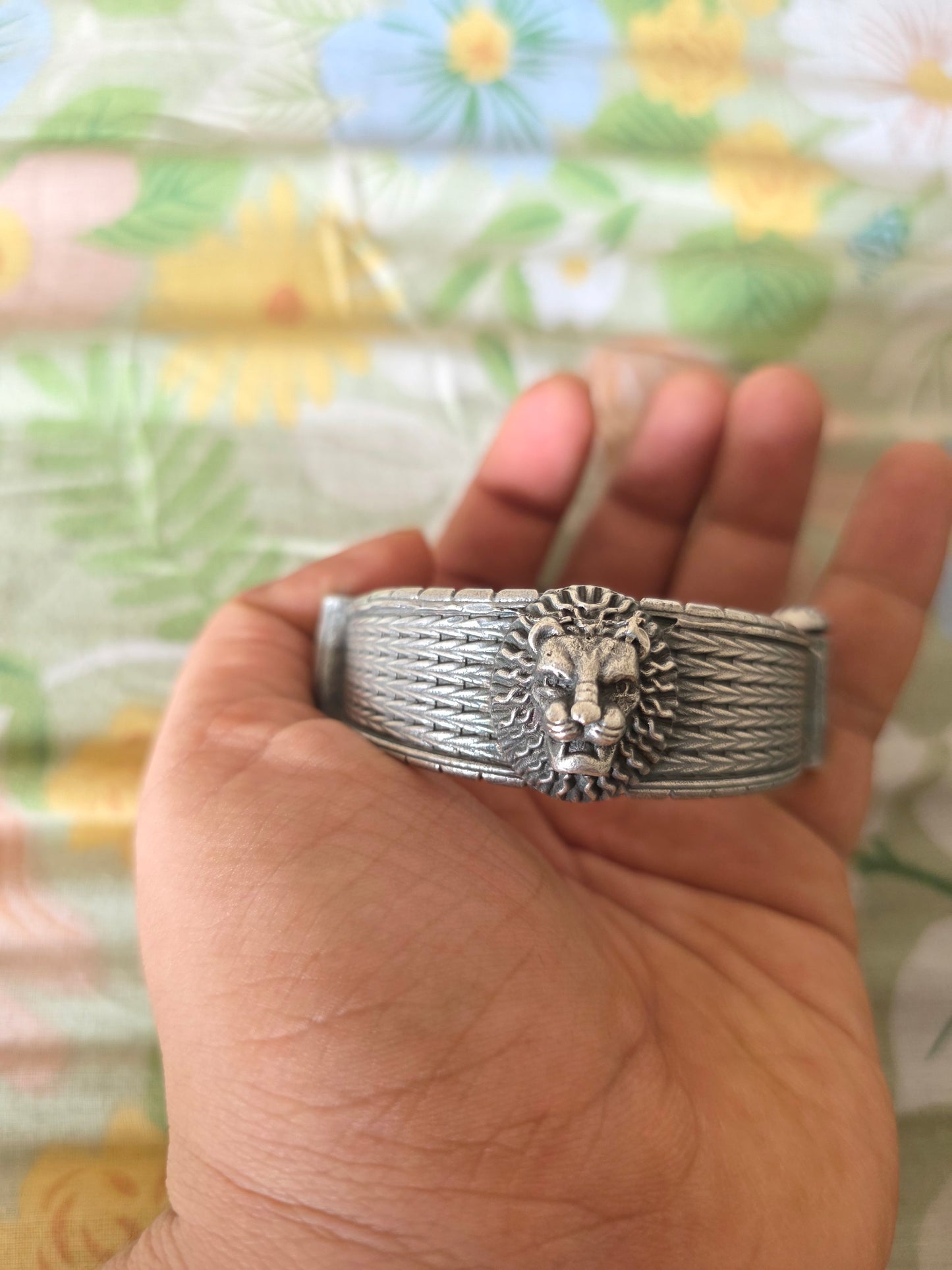 Large size Antique lion kada π¦