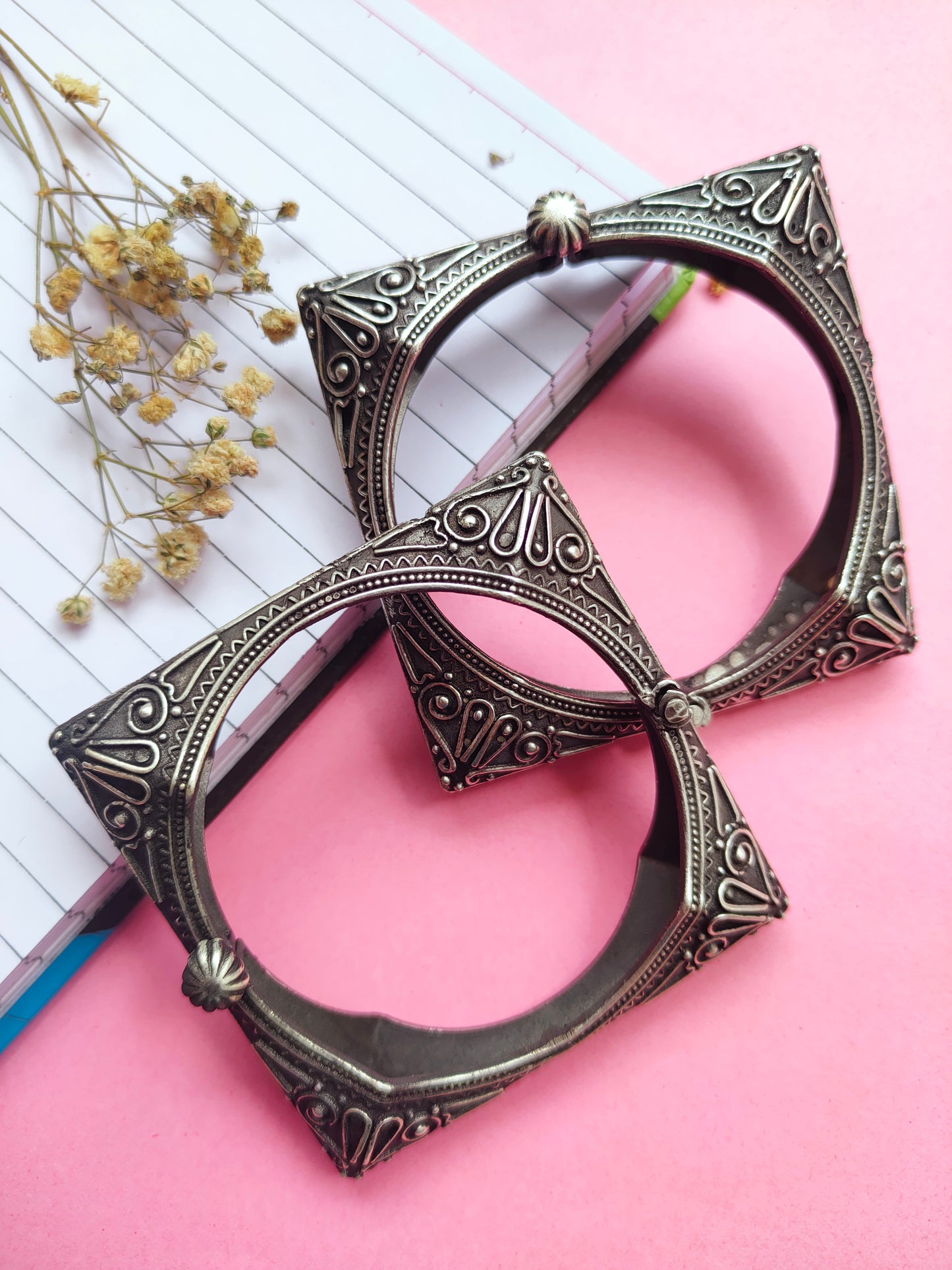 Pinal Large size silver square kada