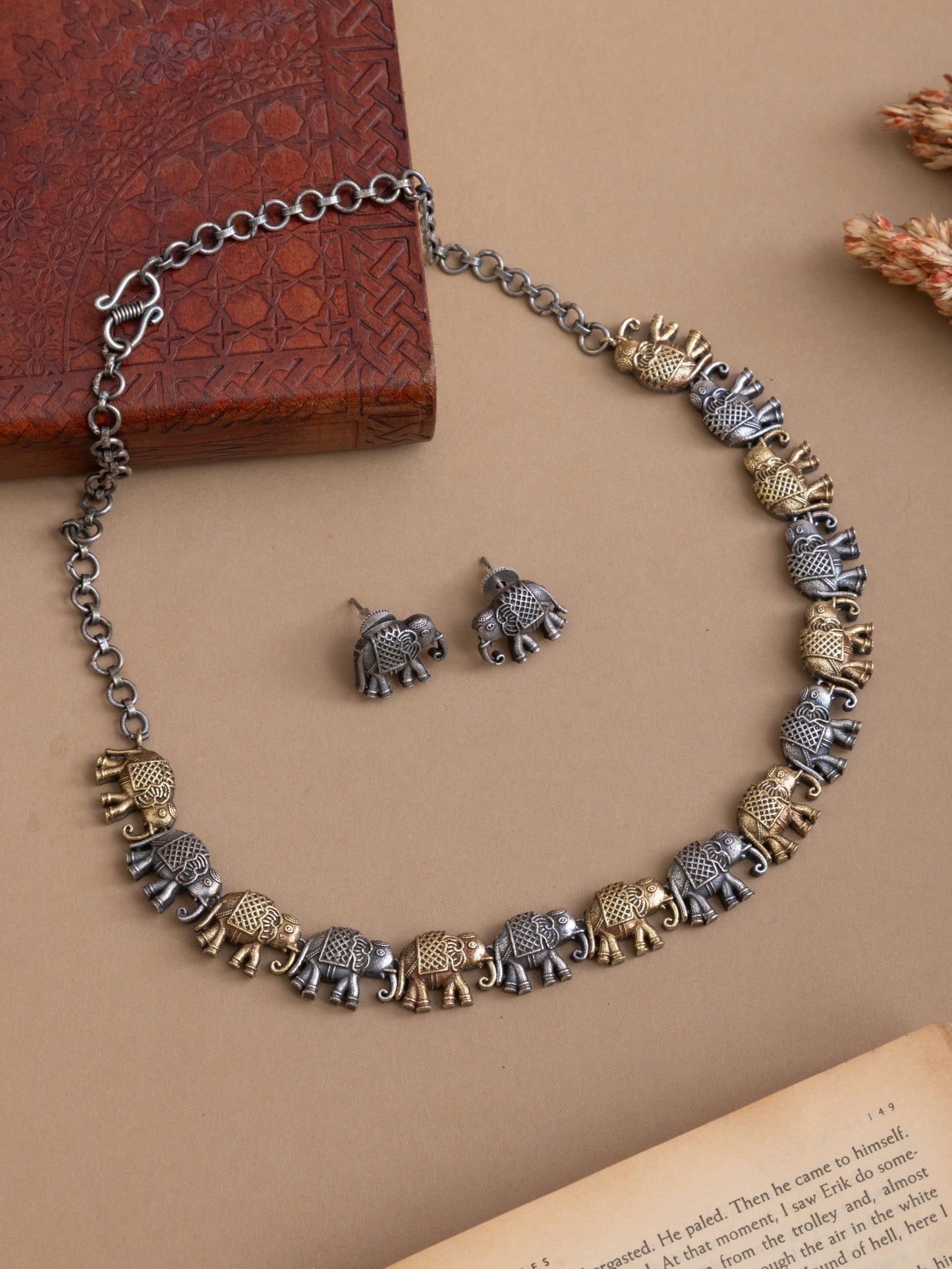 Sleek dual tone elephant choker