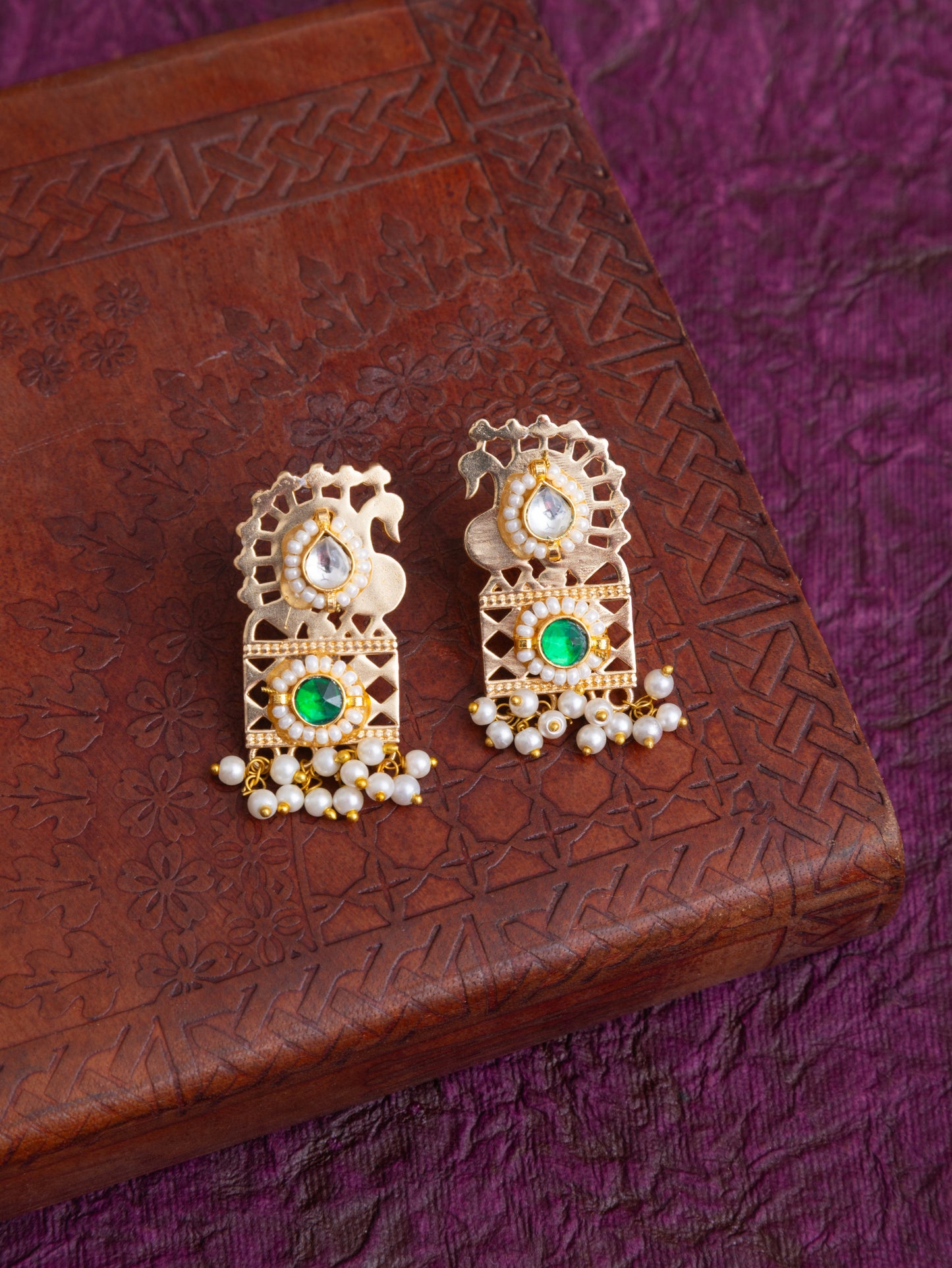 Pachi kundan geometric gold necklace