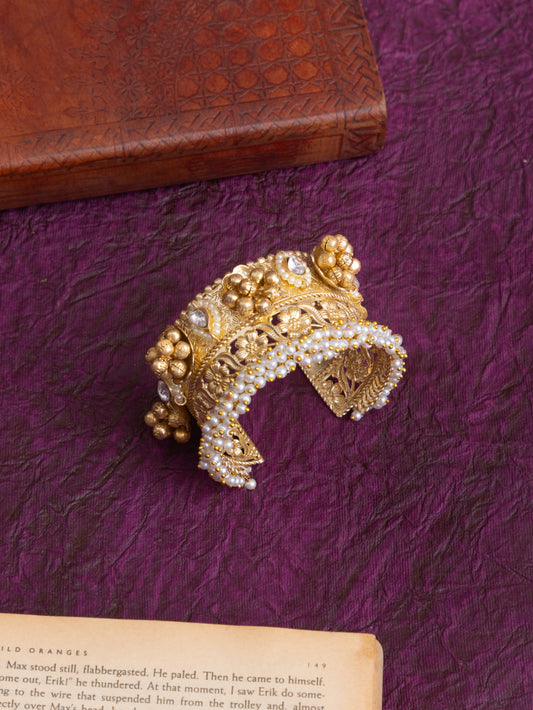 Bubbles & pearls gold handcuff