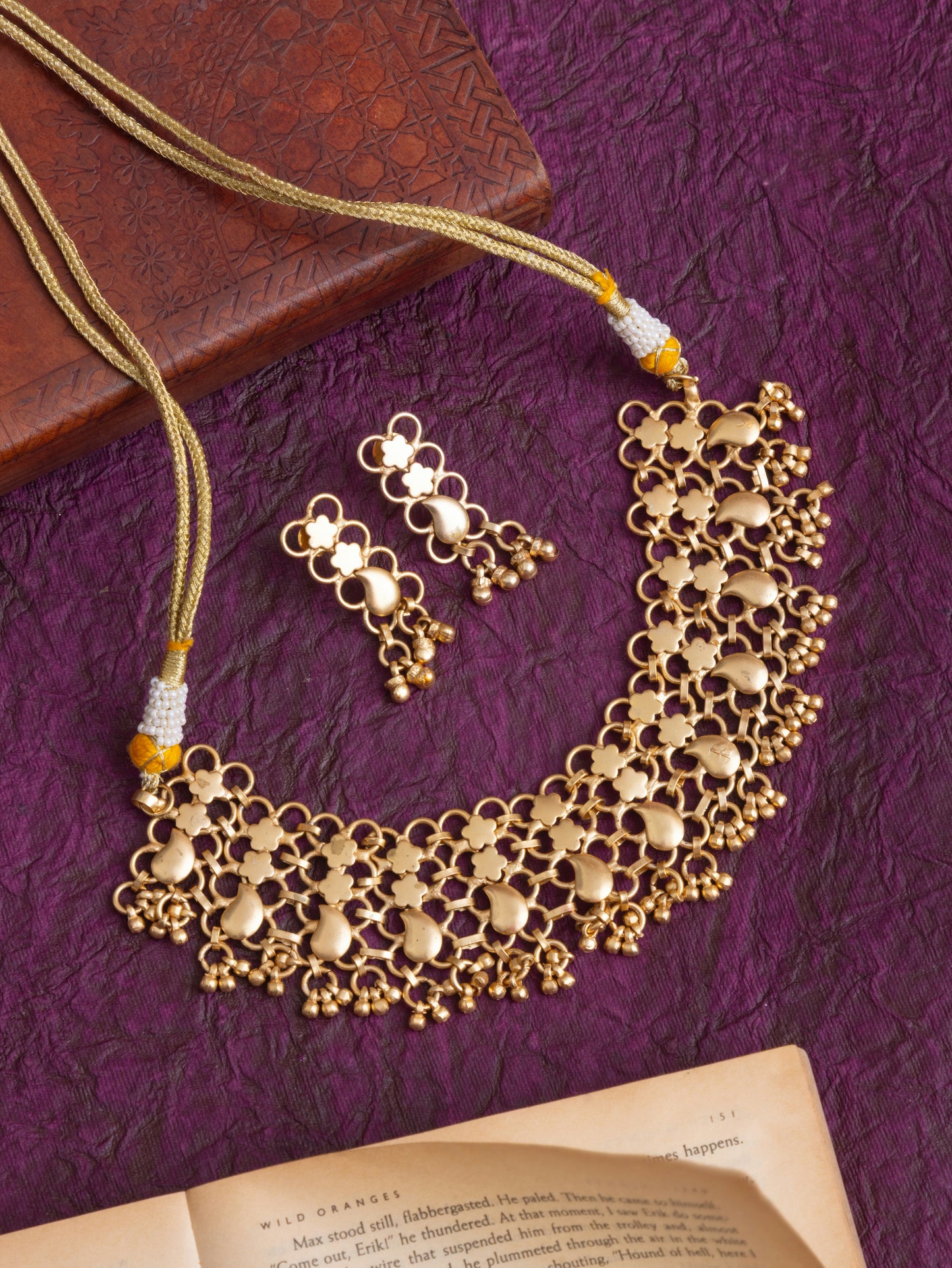 Chittai gold choker