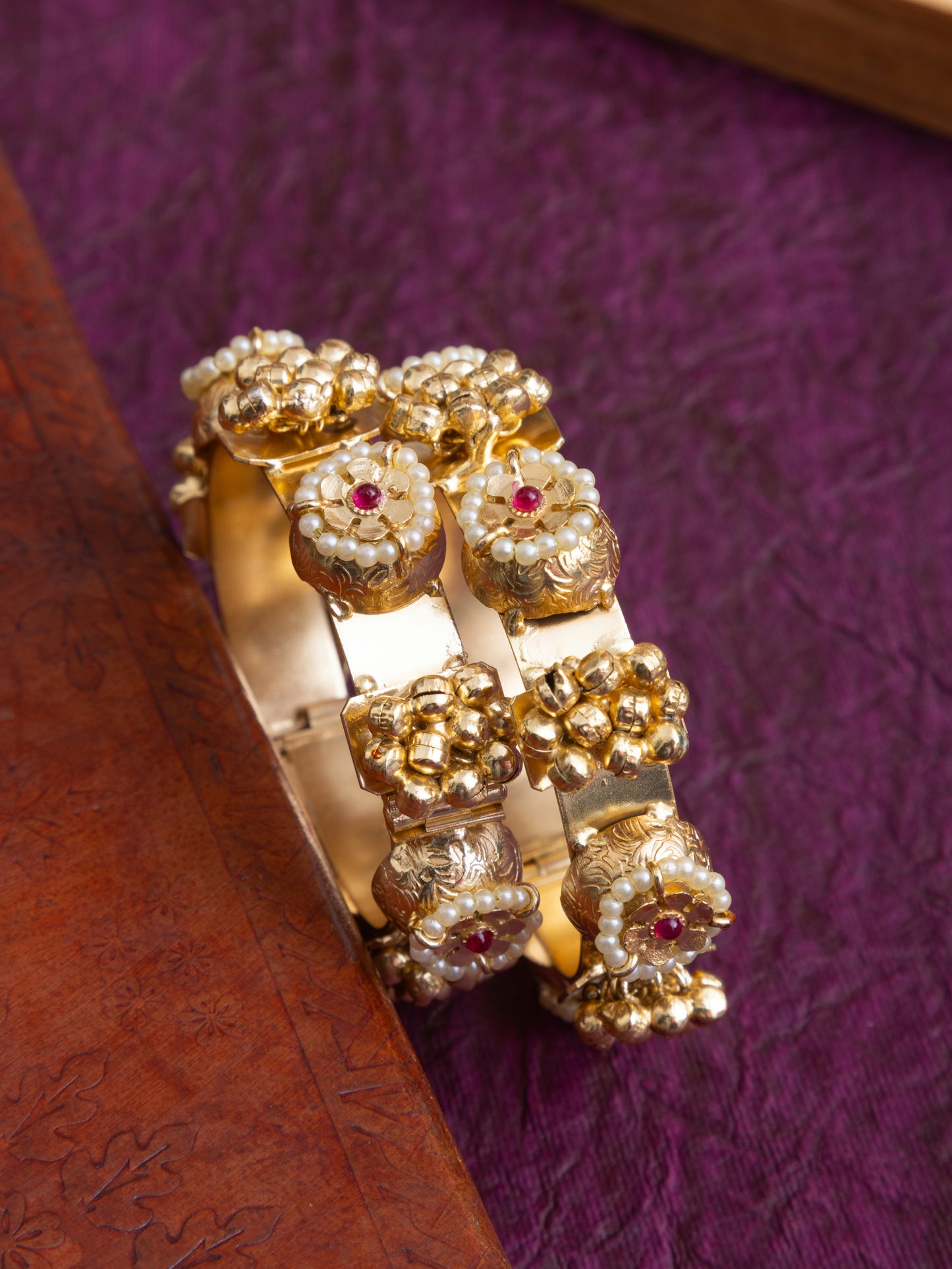 Bubble gold bangles