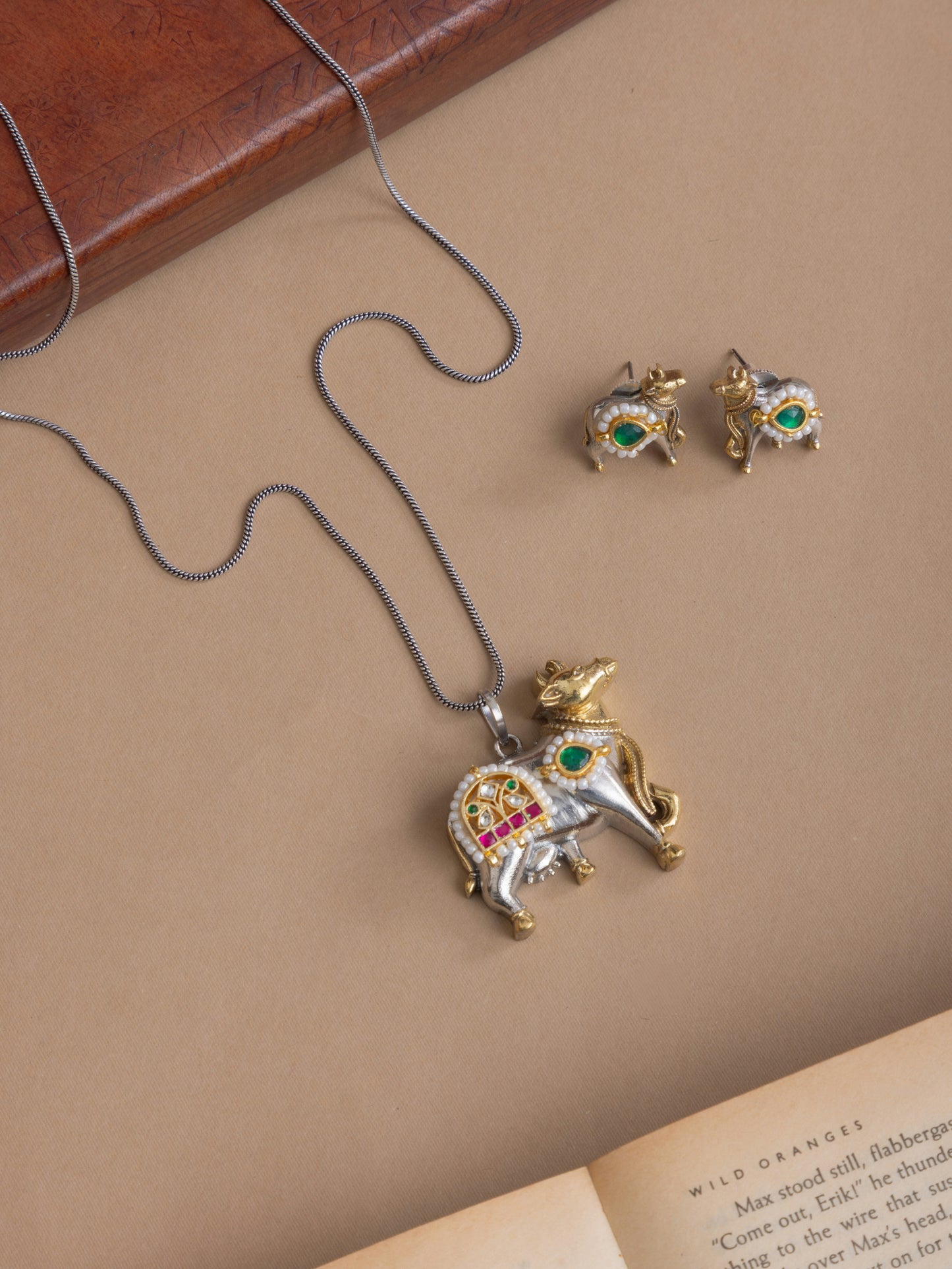 Nandi kundan pendant necklace
