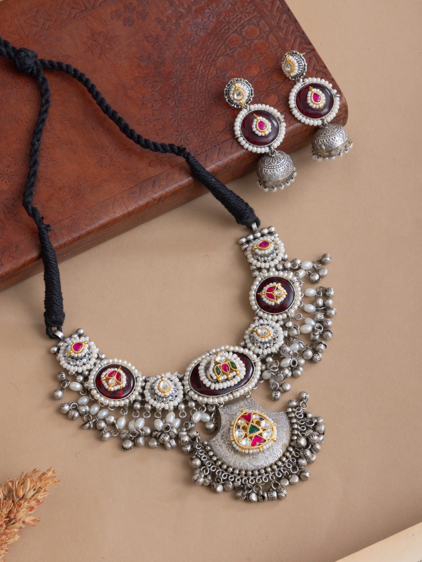 Bhoomi pachi kundan choker