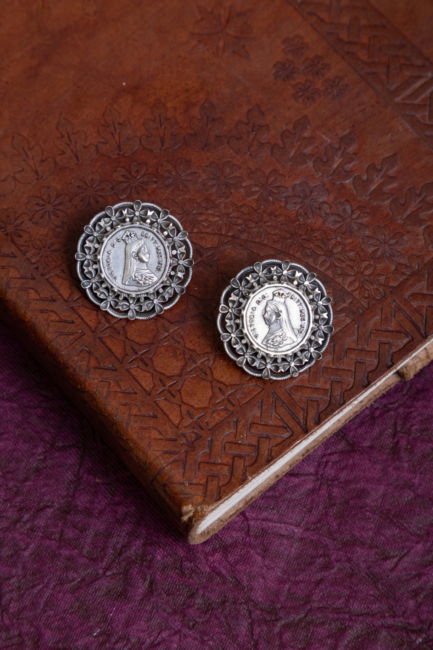 Victoria coin thread necklace with earrings