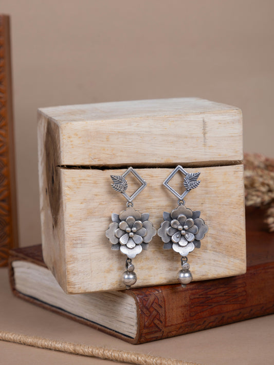 Divira antique flower earrings