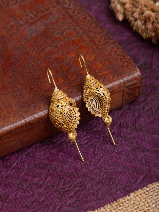 Shankh needle gold earcuff