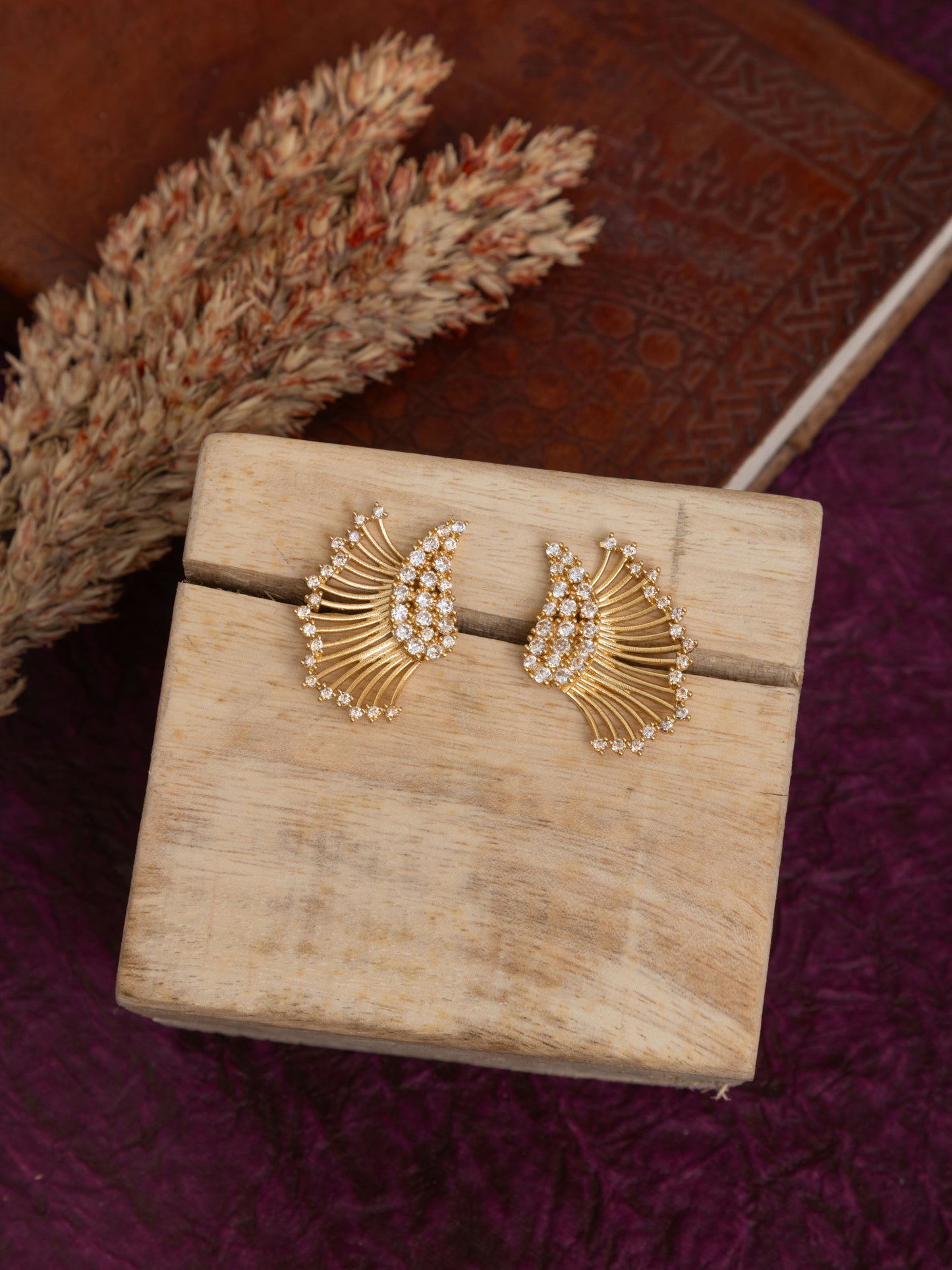 Lizza gold studs