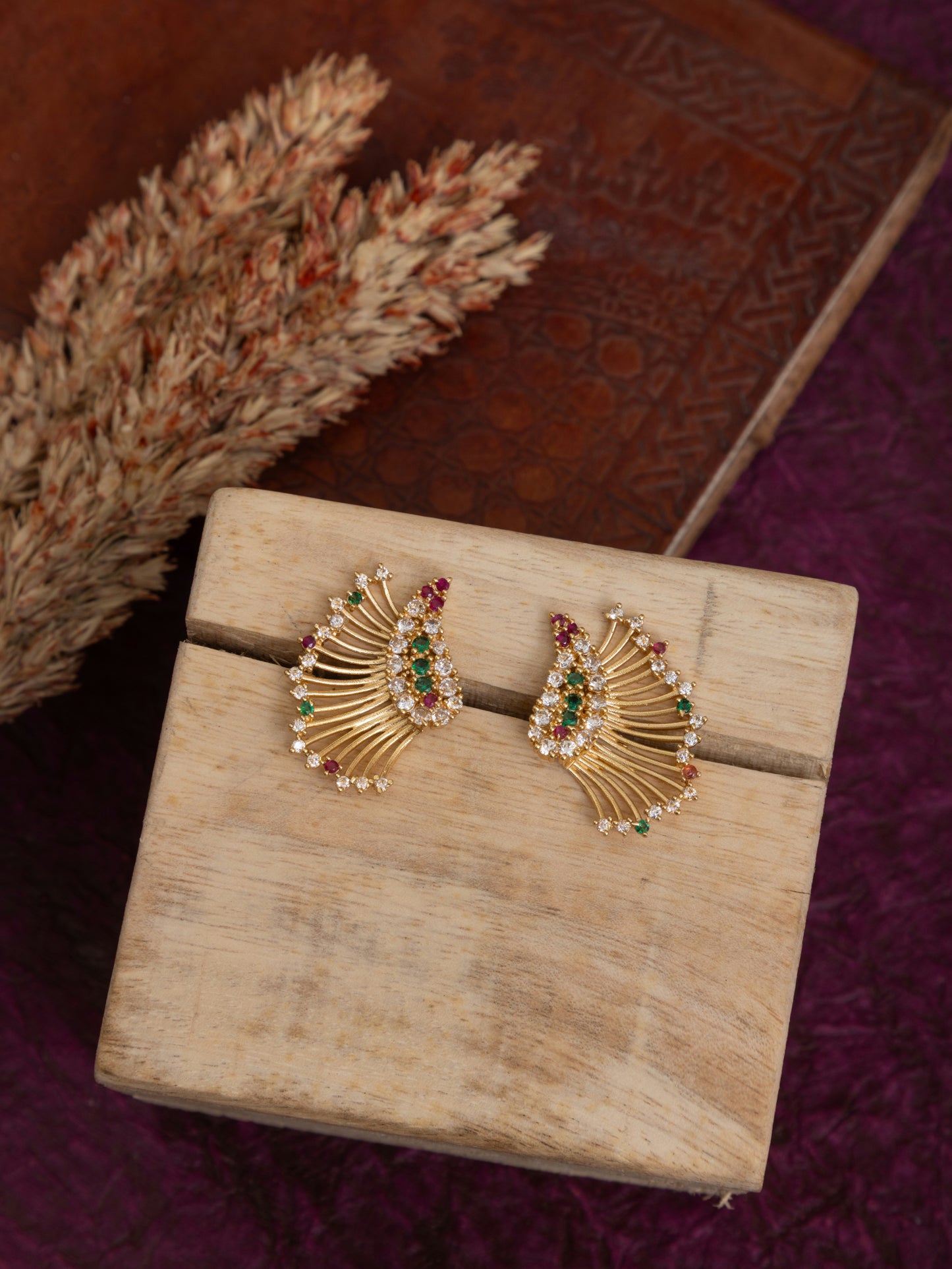 Lizza gold studs
