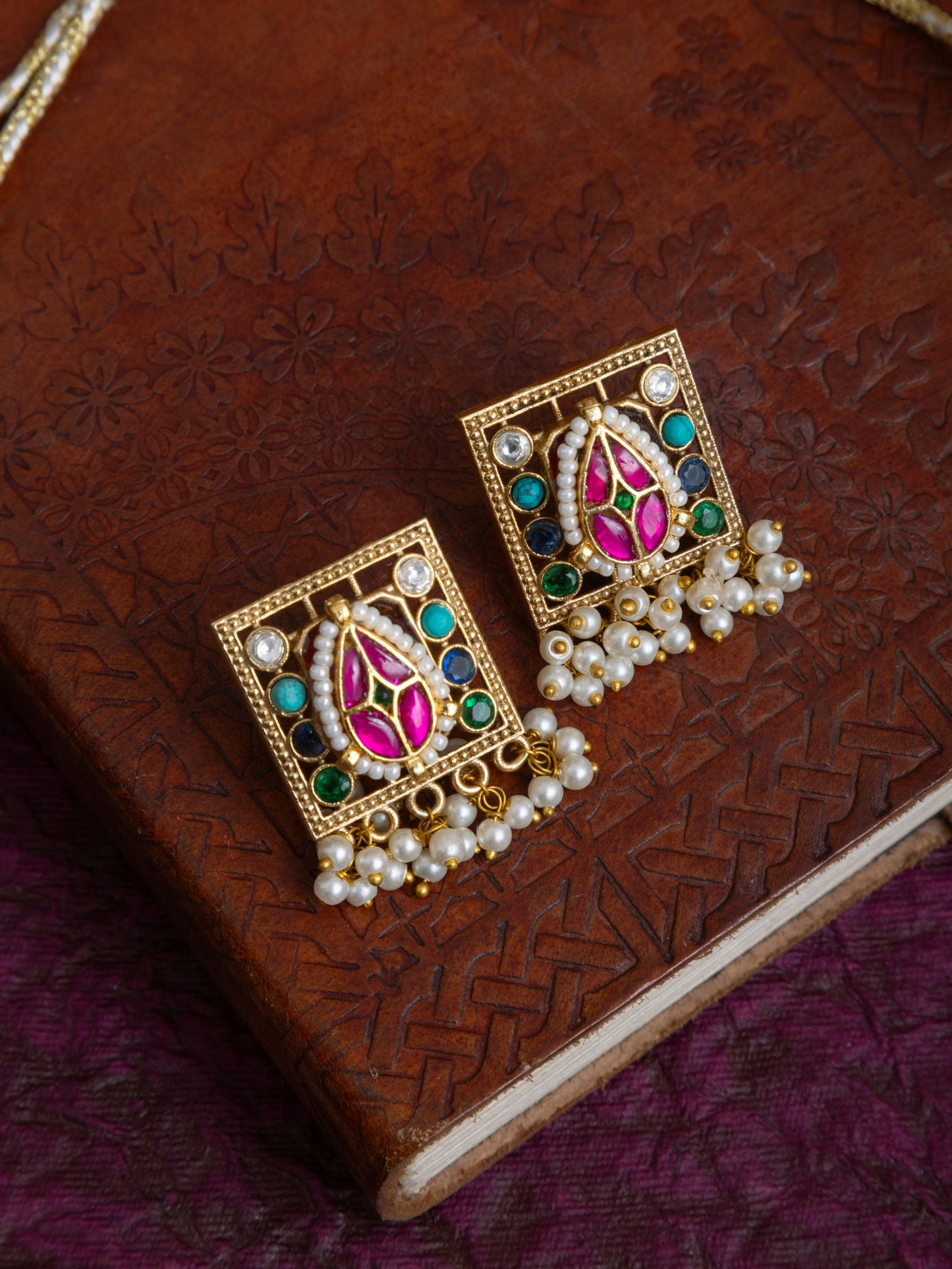 Komal fusion gold kundan choker